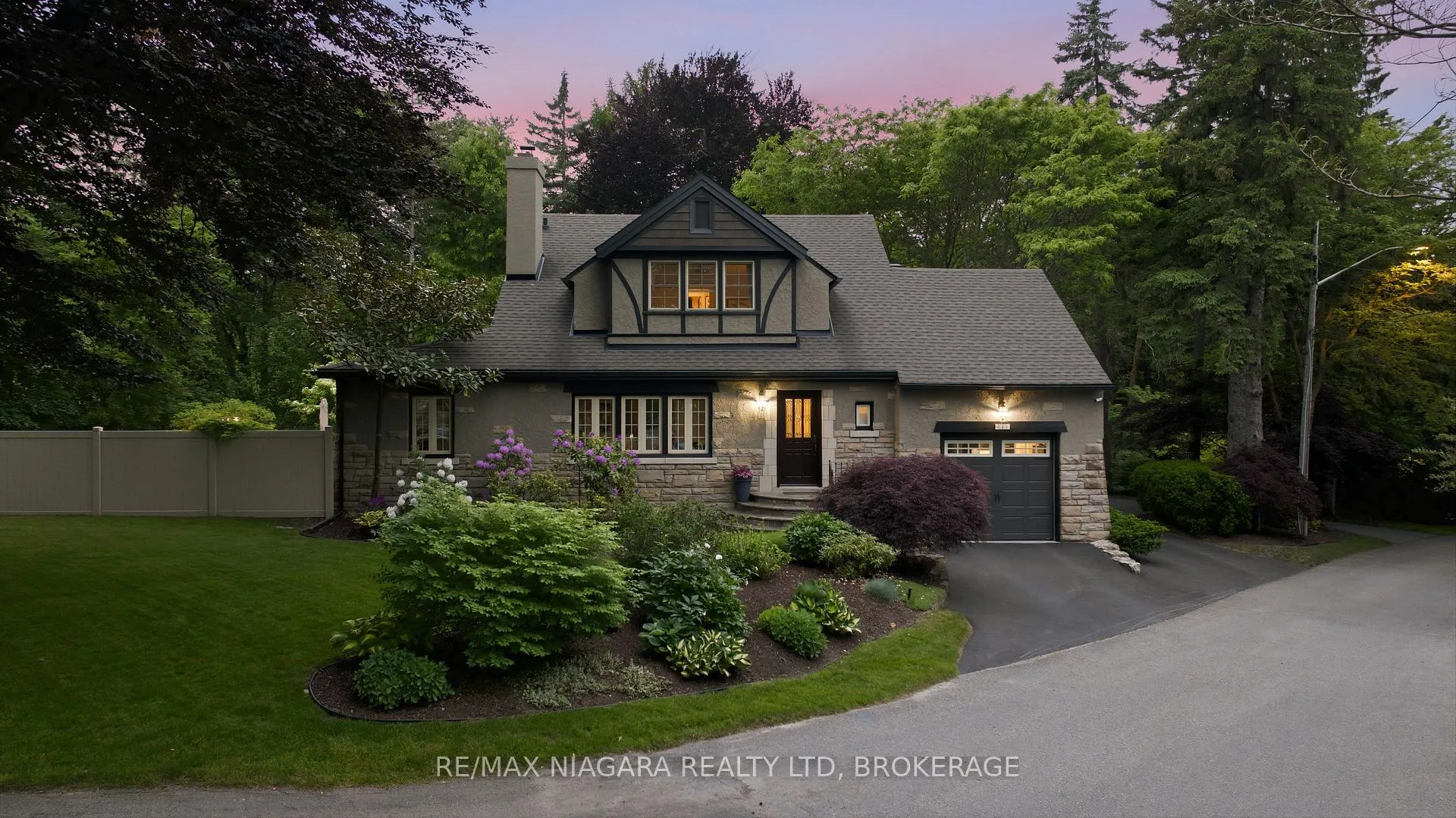 Photo 1 of 8 Giles Crescent, Pelham, Fonthill — HOMEH