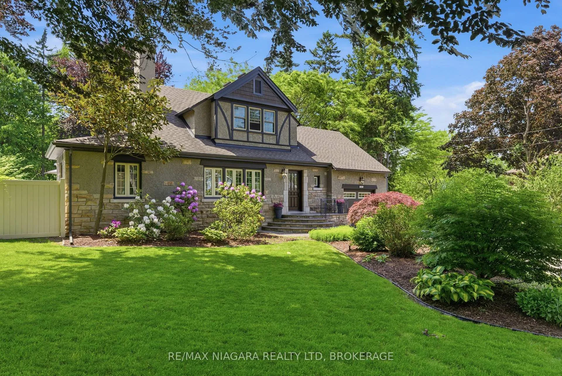 Photo 3 of 8 Giles Crescent, Pelham, Fonthill — HOMEH