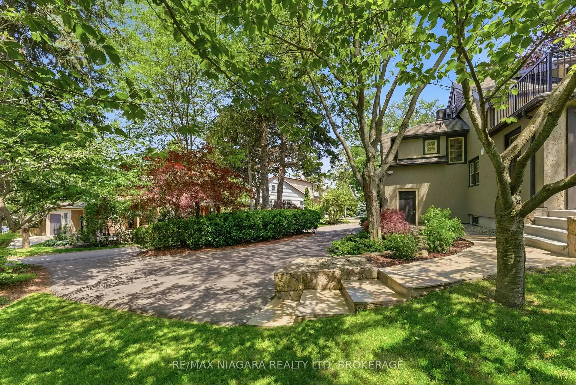 Photo 4 of 8 Giles Crescent, Pelham, Fonthill — HOMEH