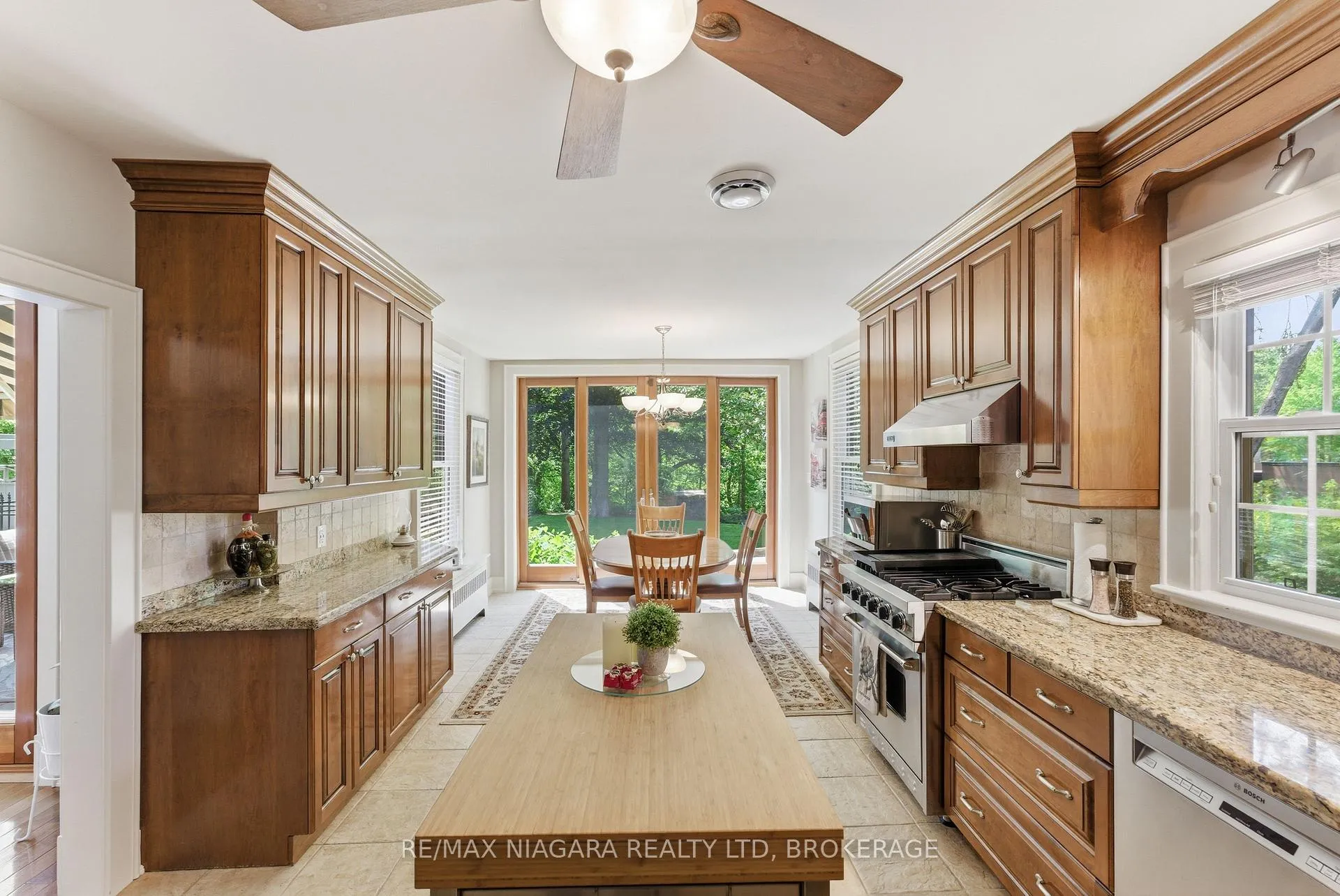 Photo 11 of 8 Giles Crescent, Pelham, Fonthill — HOMEH