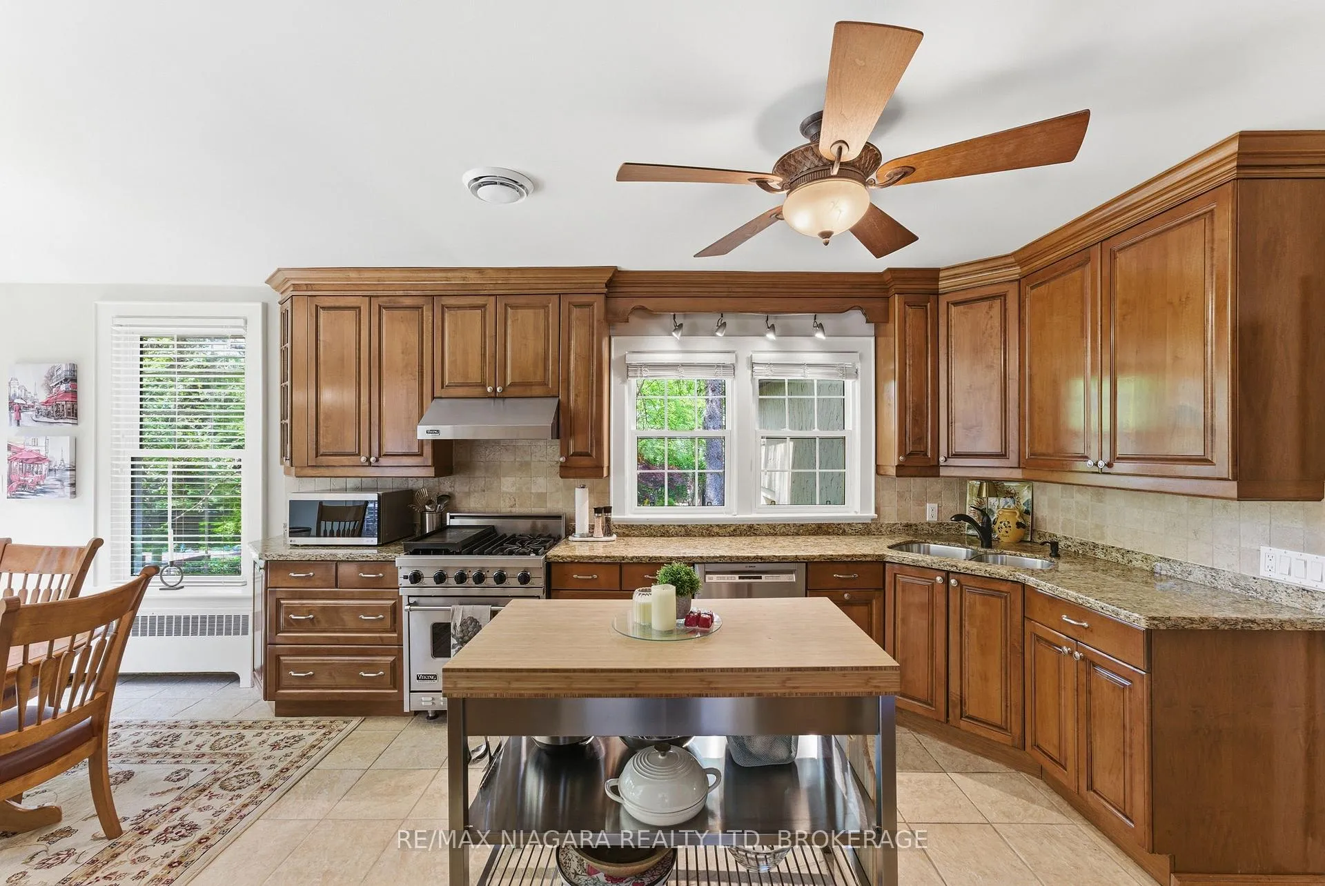 Photo 12 of 8 Giles Crescent, Pelham, Fonthill — HOMEH