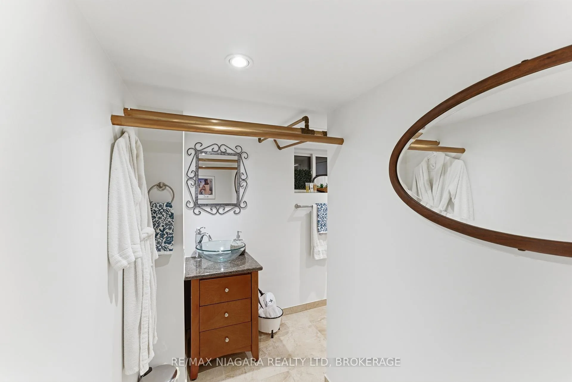 Photo 25 of 8 Giles Crescent, Pelham, Fonthill — HOMEH