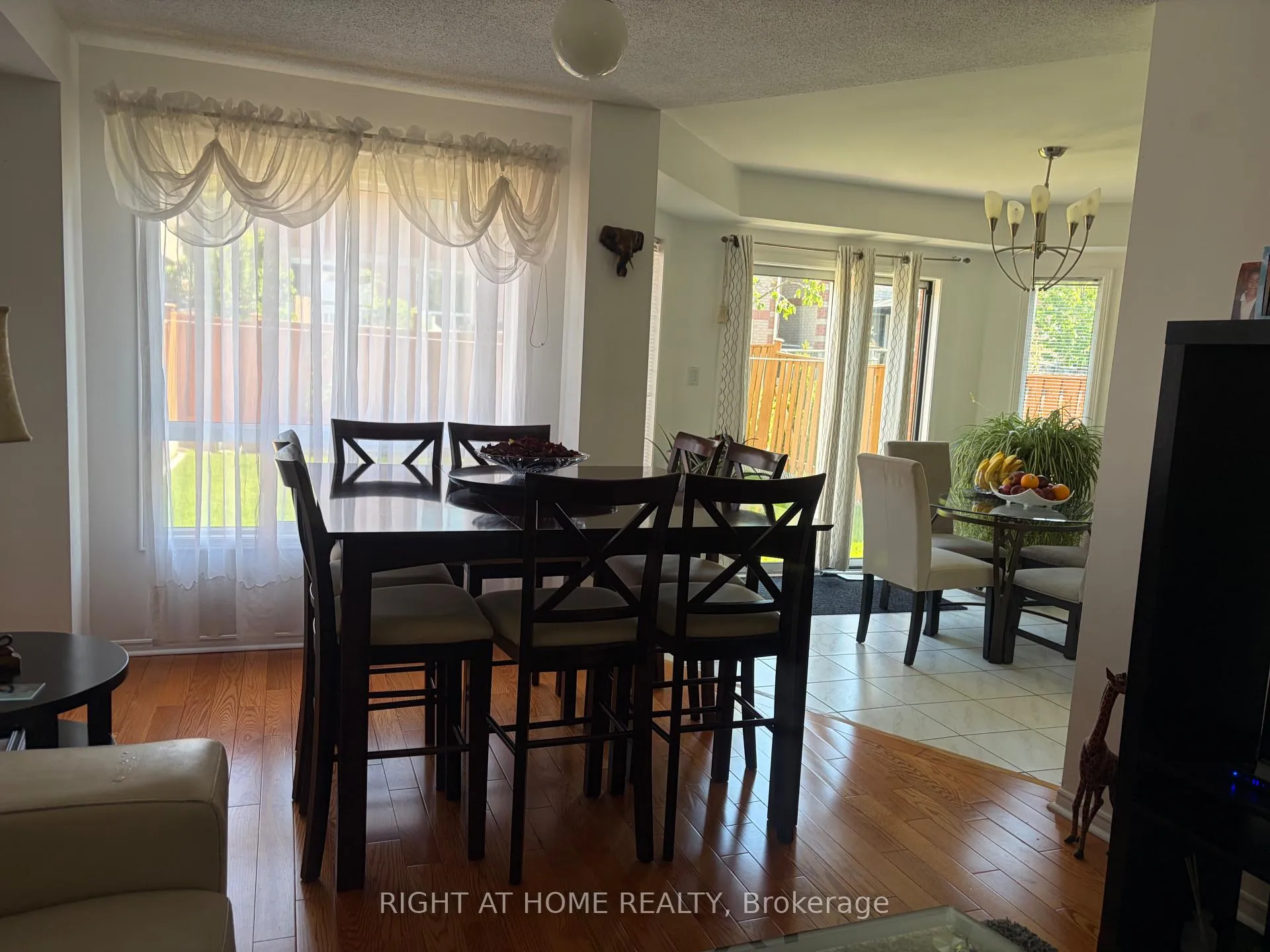 Photo 7 of 40 Vogue Street, Markham, Rouge River Estates — HOMEH