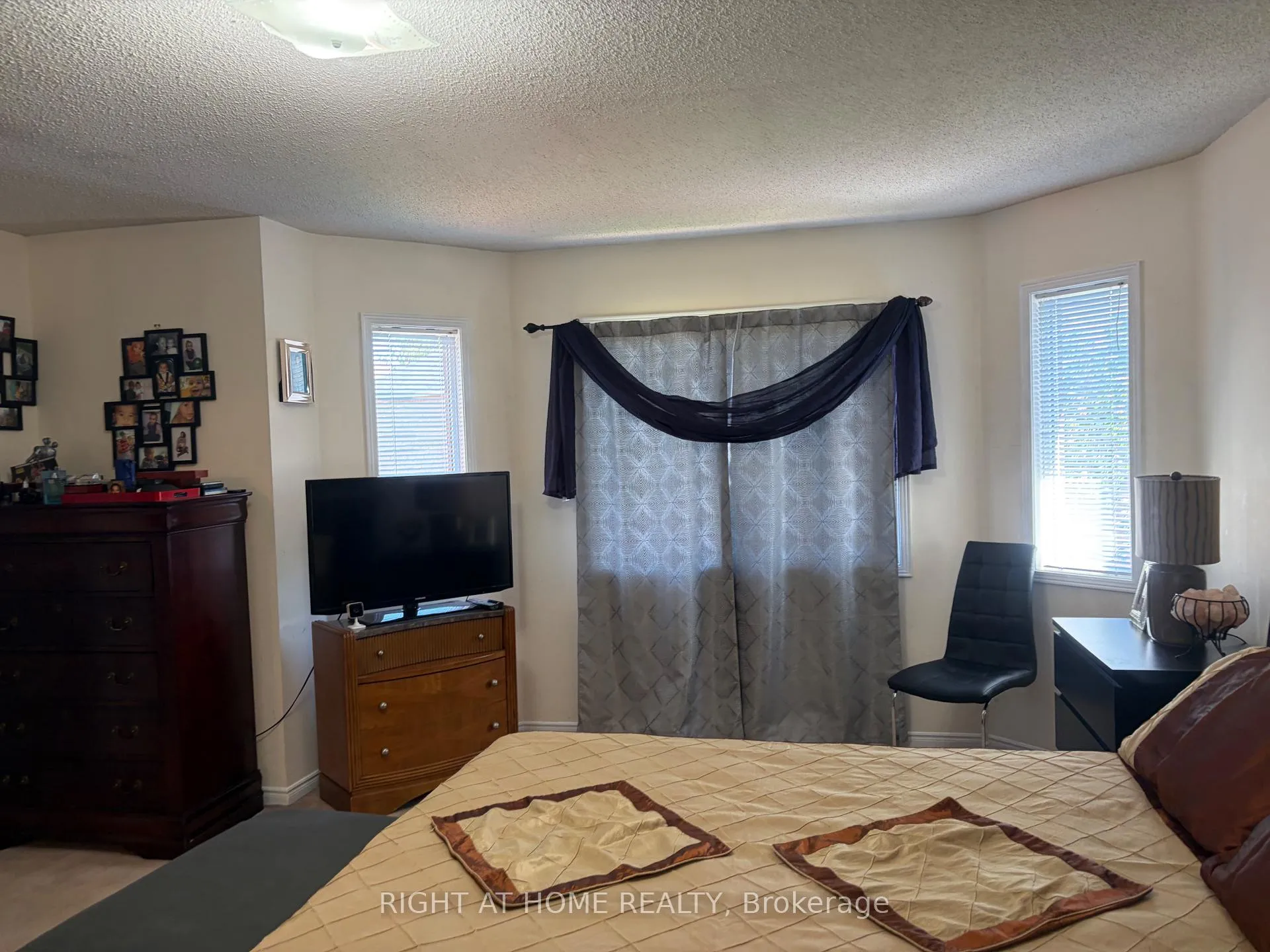 Photo 11 of 40 Vogue Street, Markham, Rouge River Estates — HOMEH