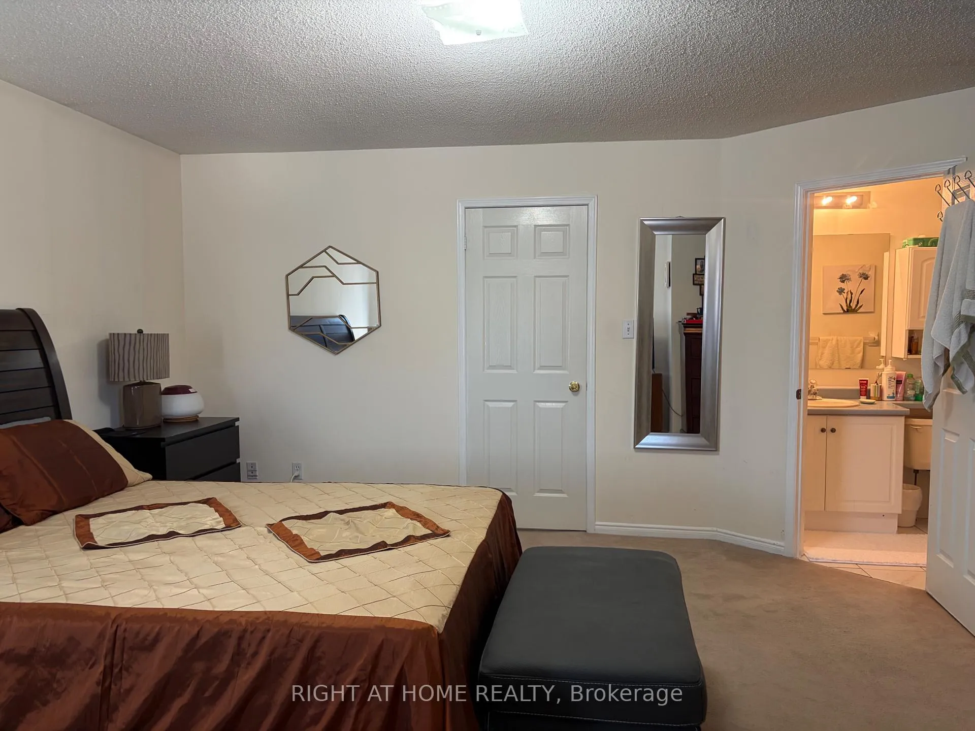 Photo 12 of 40 Vogue Street, Markham, Rouge River Estates — HOMEH
