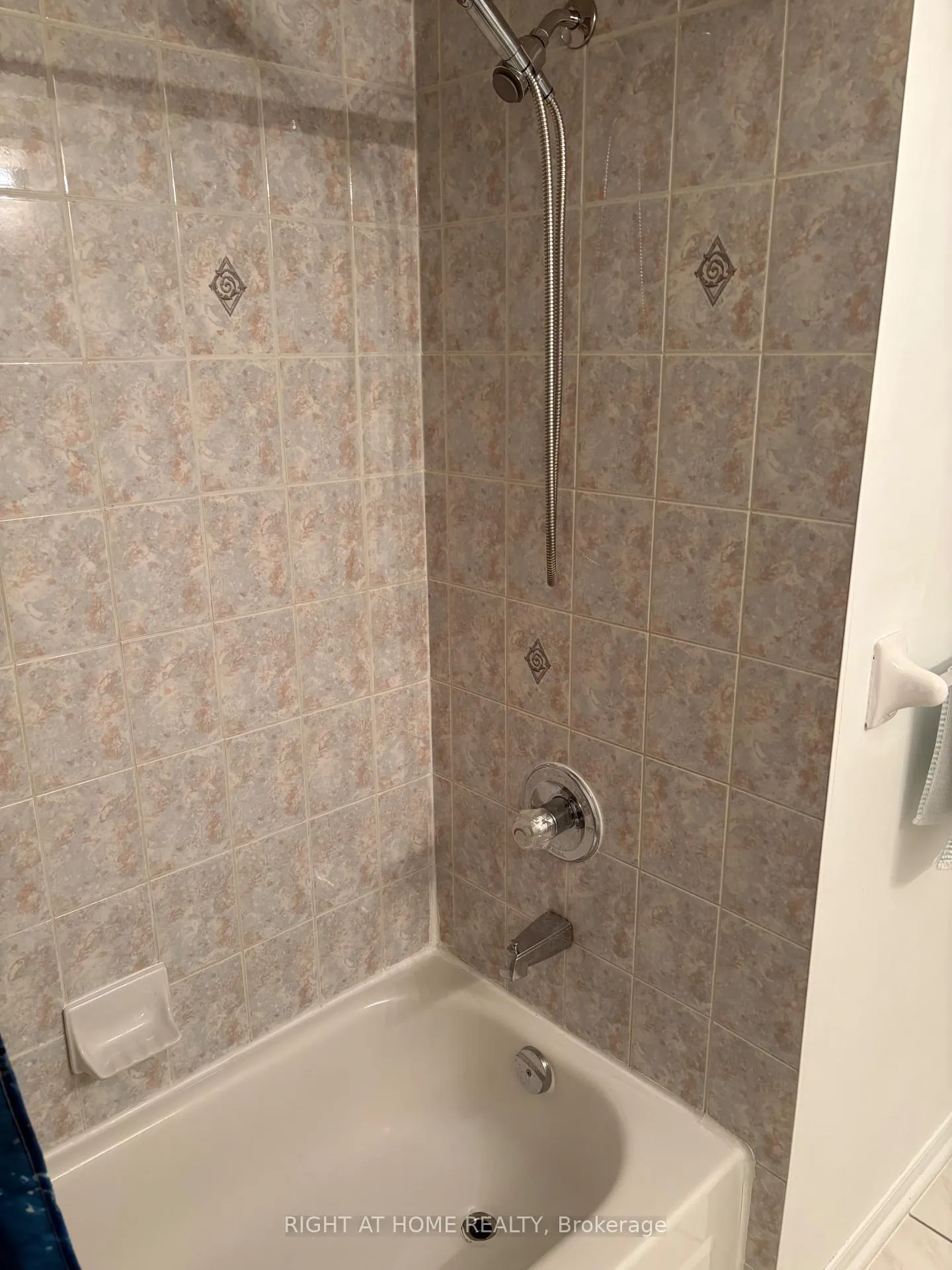 Photo 20 of 40 Vogue Street, Markham, Rouge River Estates — HOMEH