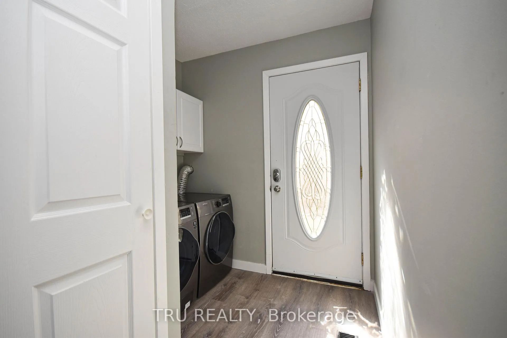 Photo 3 of Unit B, 1847 Walkley Road, Ottawa, Guildwood Estates - Urbandale Acres — HOMEH