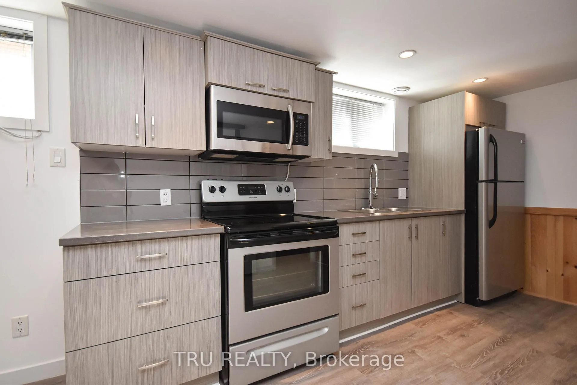Photo 10 of Unit B, 1847 Walkley Road, Ottawa, Guildwood Estates - Urbandale Acres — HOMEH