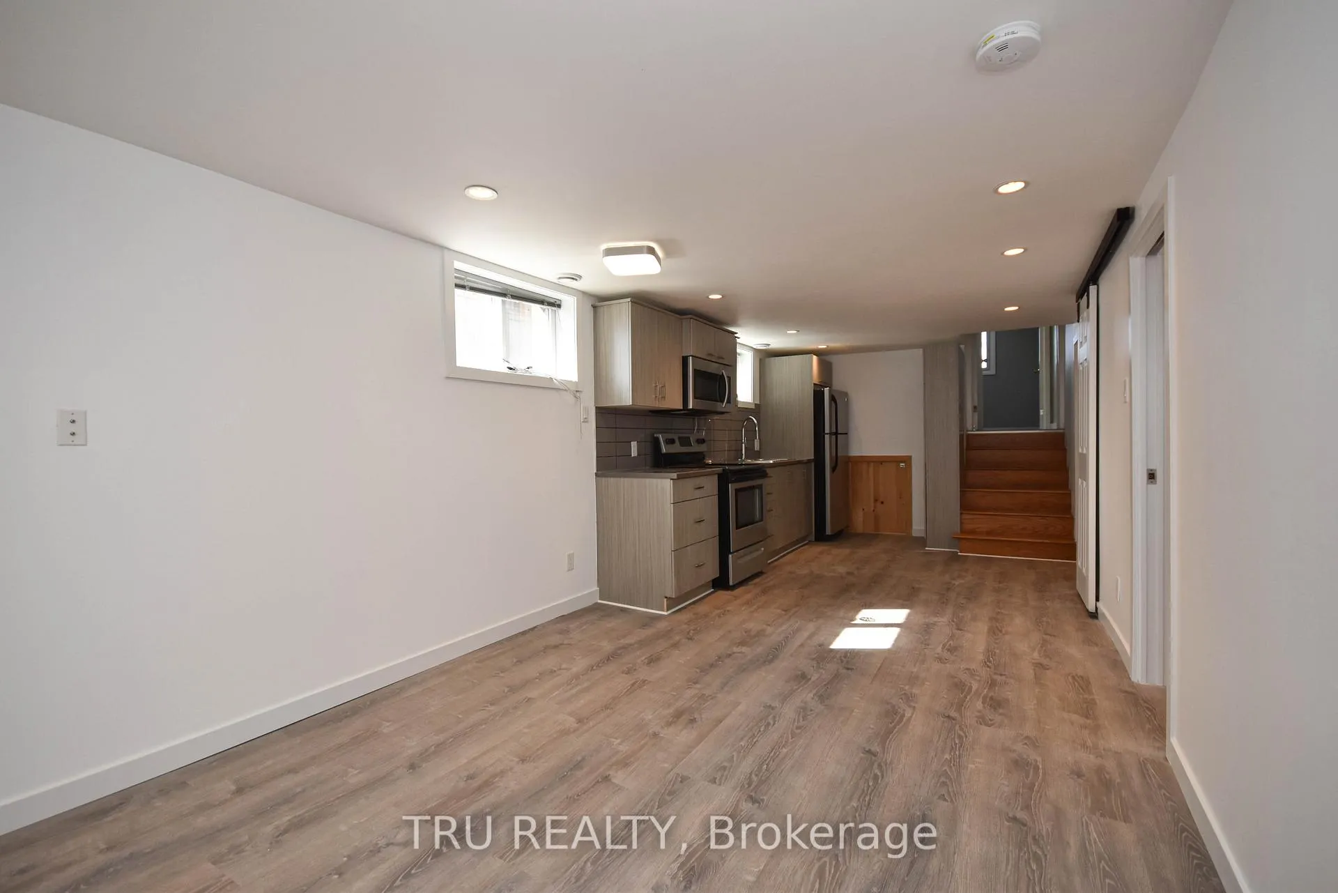 Photo 13 of Unit B, 1847 Walkley Road, Ottawa, Guildwood Estates - Urbandale Acres — HOMEH