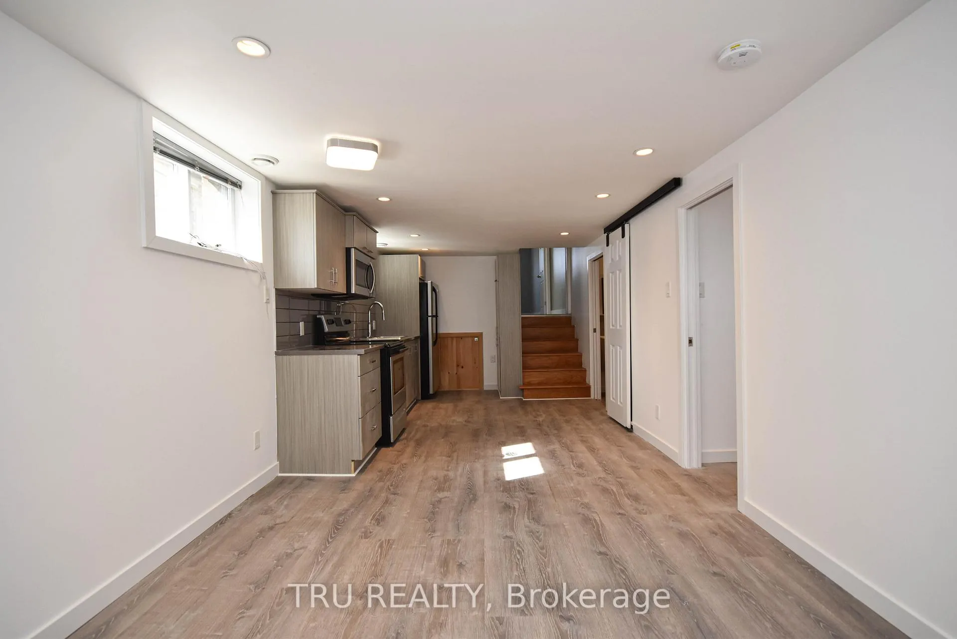 Photo 14 of Unit B, 1847 Walkley Road, Ottawa, Guildwood Estates - Urbandale Acres — HOMEH