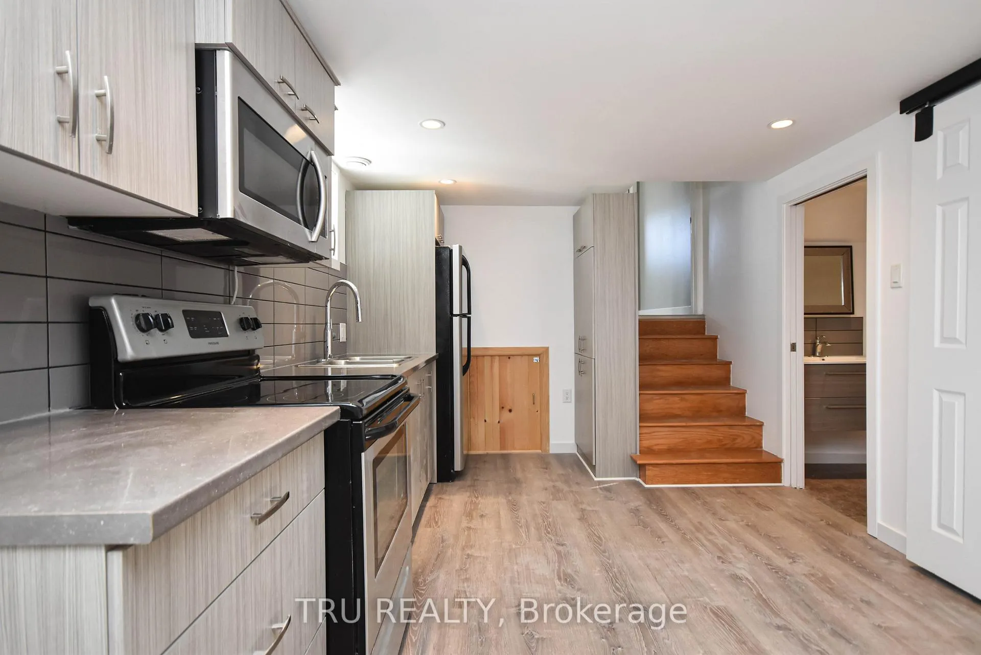 Photo 15 of Unit B, 1847 Walkley Road, Ottawa, Guildwood Estates - Urbandale Acres — HOMEH