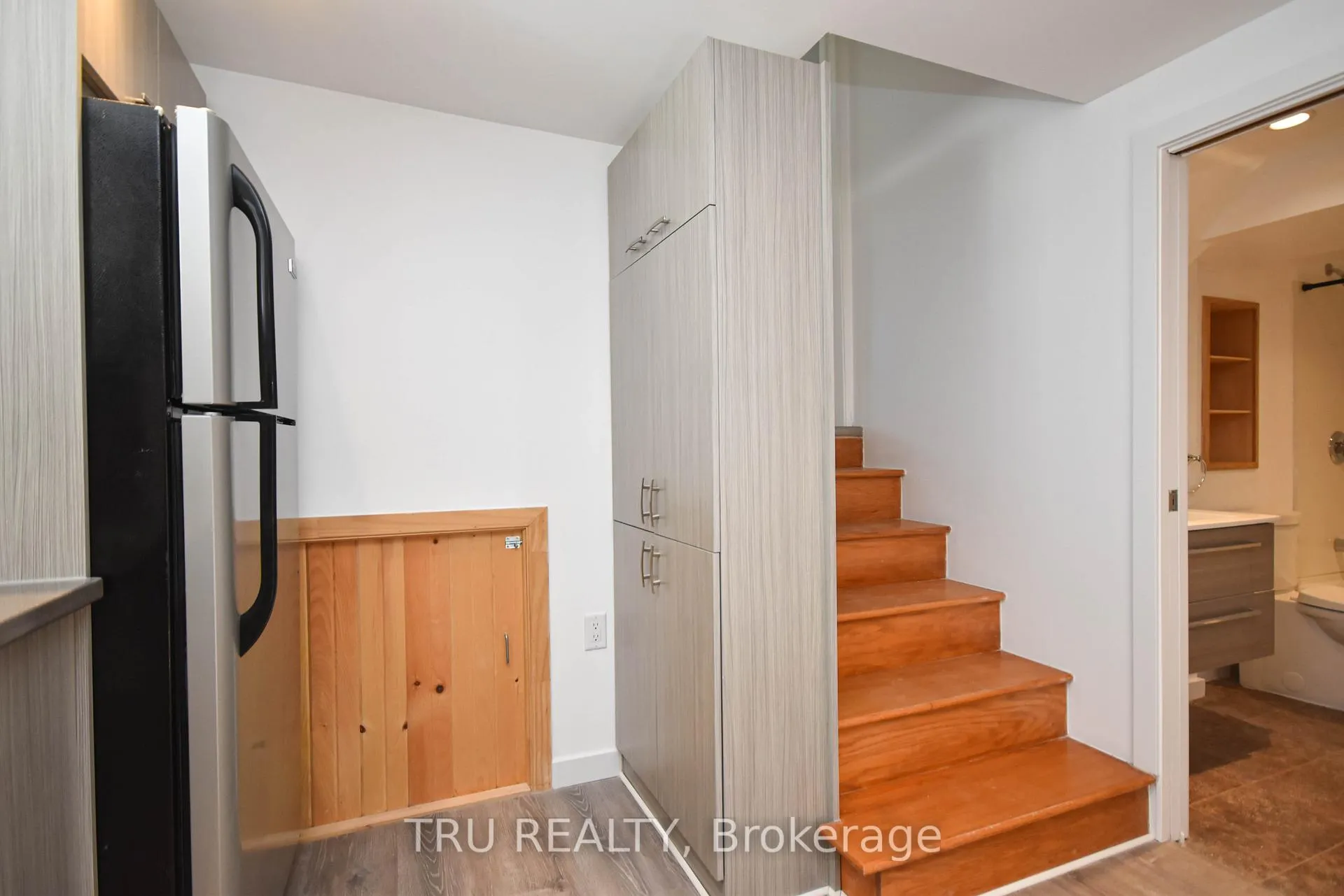 Photo 16 of Unit B, 1847 Walkley Road, Ottawa, Guildwood Estates - Urbandale Acres — HOMEH