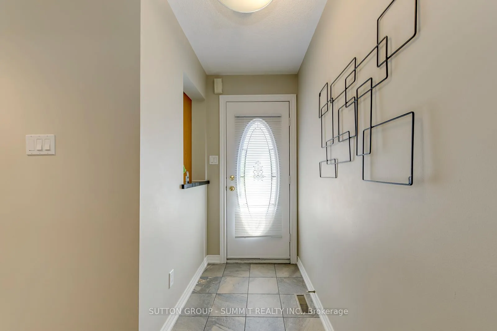 Photo 4 of 5865 Dalebrook Crescent, Mississauga, Central Erin Mills — HOMEH