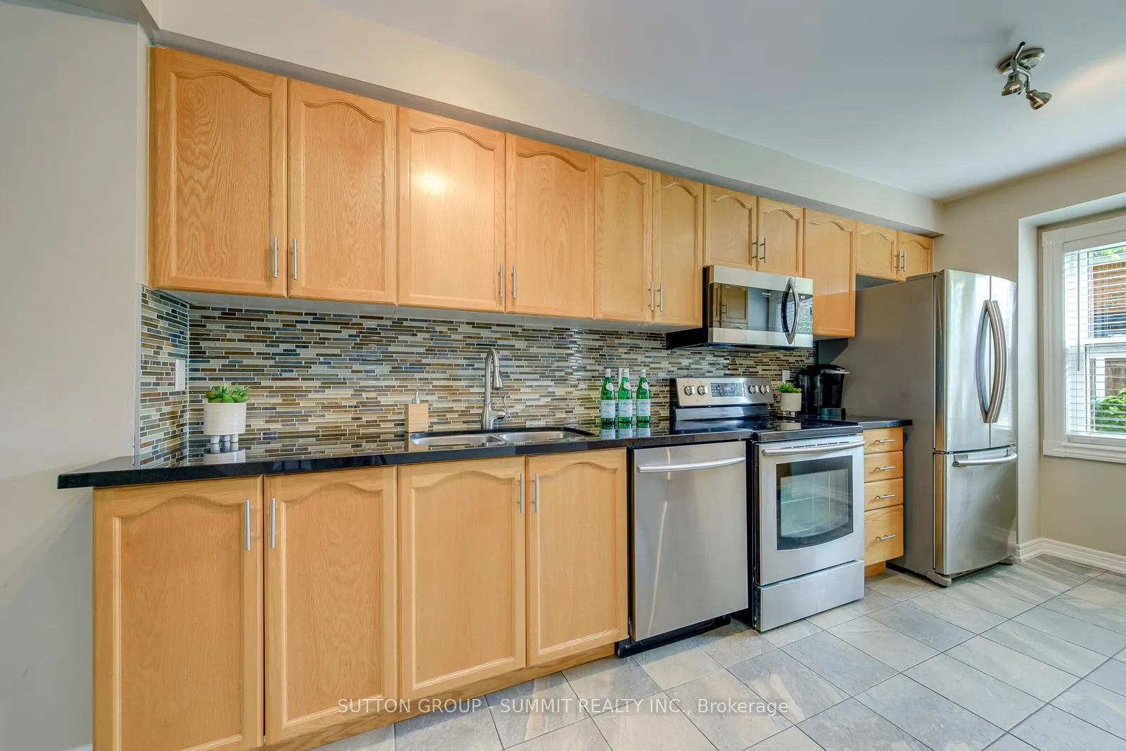Photo 9 of 5865 Dalebrook Crescent, Mississauga, Central Erin Mills — HOMEH