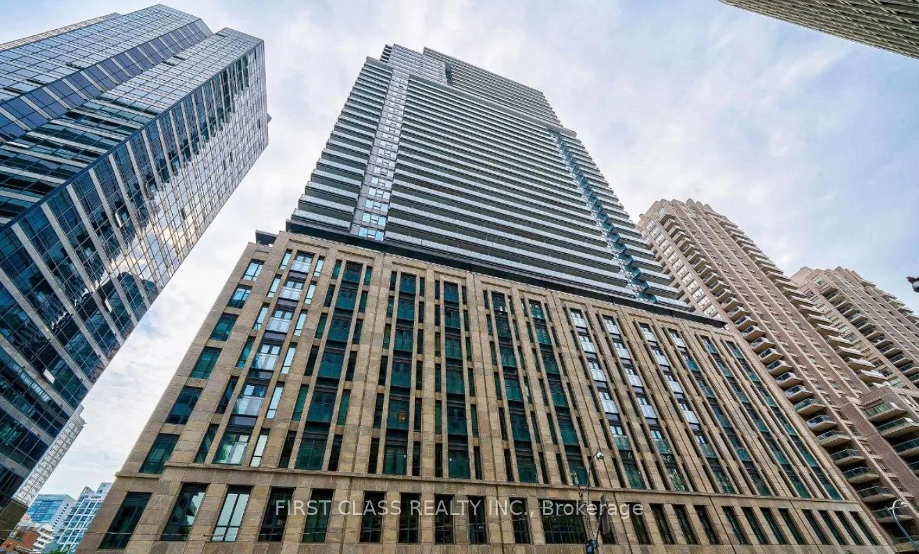 Front of Unit PH4106, 955 Bay Street