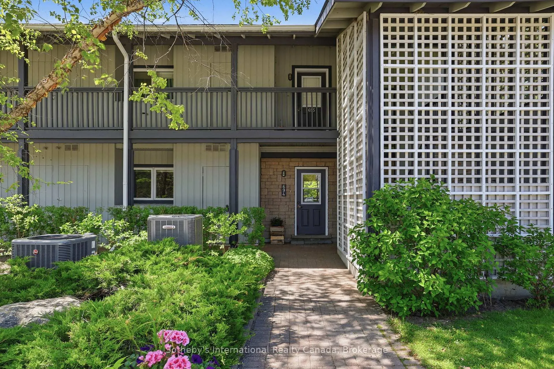 Photo of 694 Johnston Park Avenue