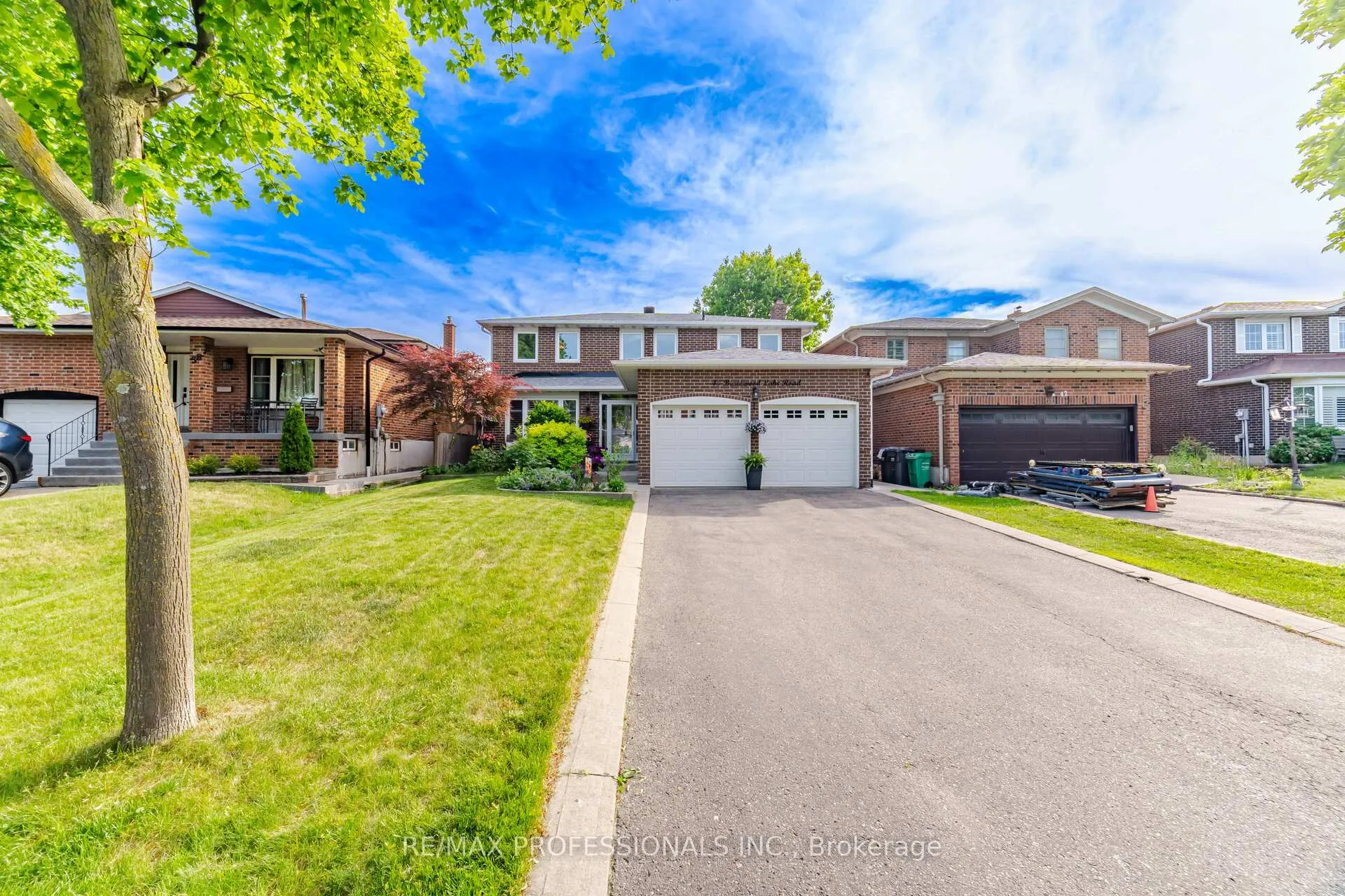Photo 2 of 40 Braidwood Lake Road, Brampton, Heart Lake West — HOMEH