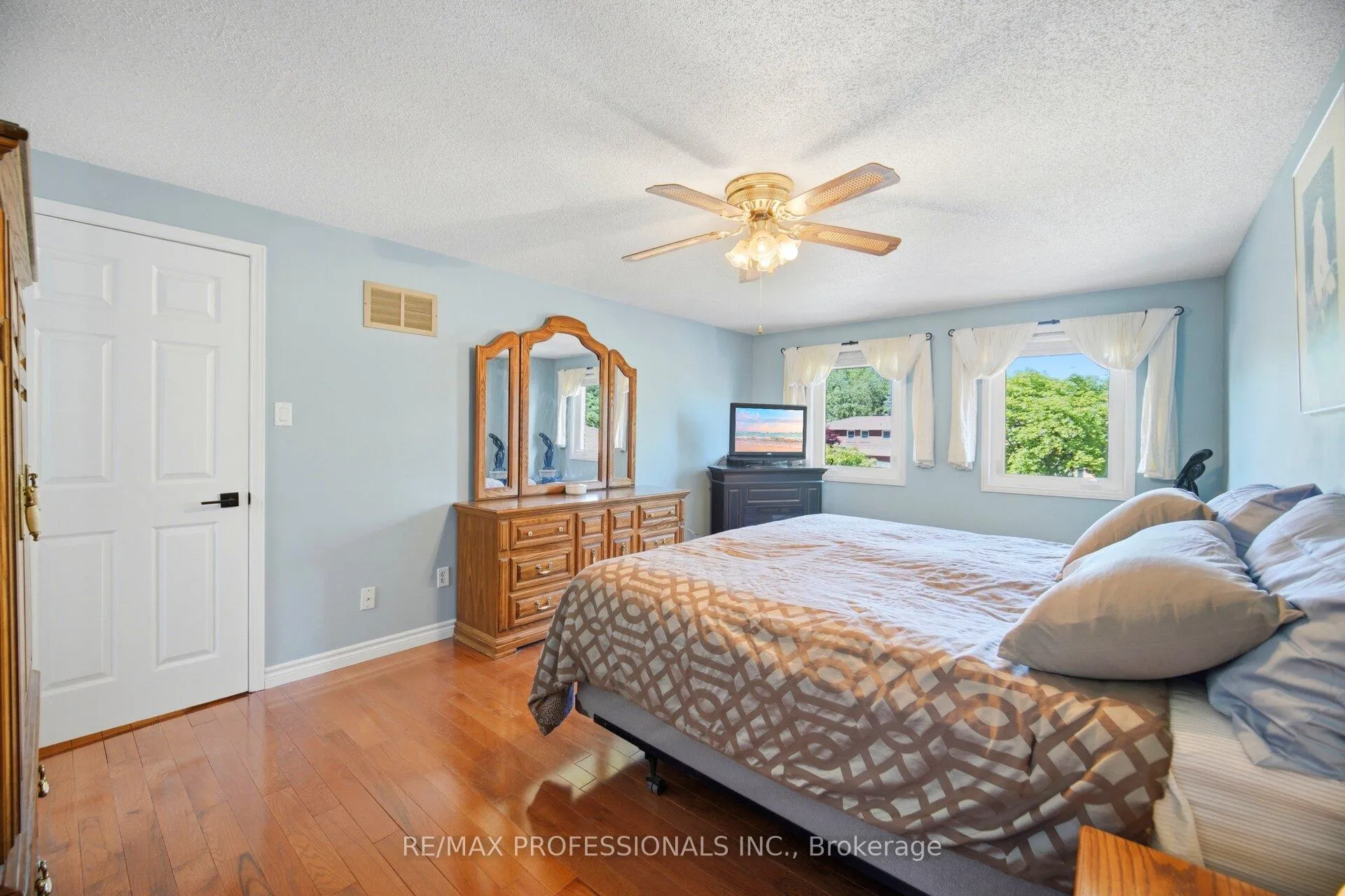 Photo 22 of 40 Braidwood Lake Road, Brampton, Heart Lake West — HOMEH