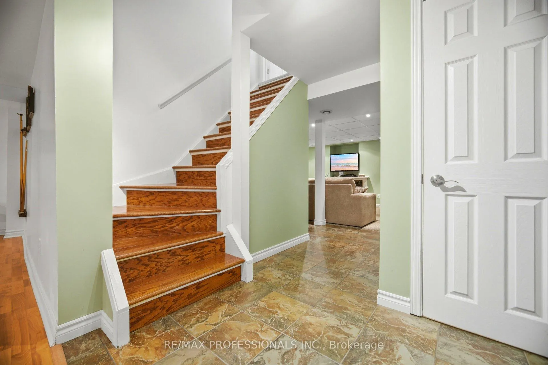 Photo 33 of 40 Braidwood Lake Road, Brampton, Heart Lake West — HOMEH