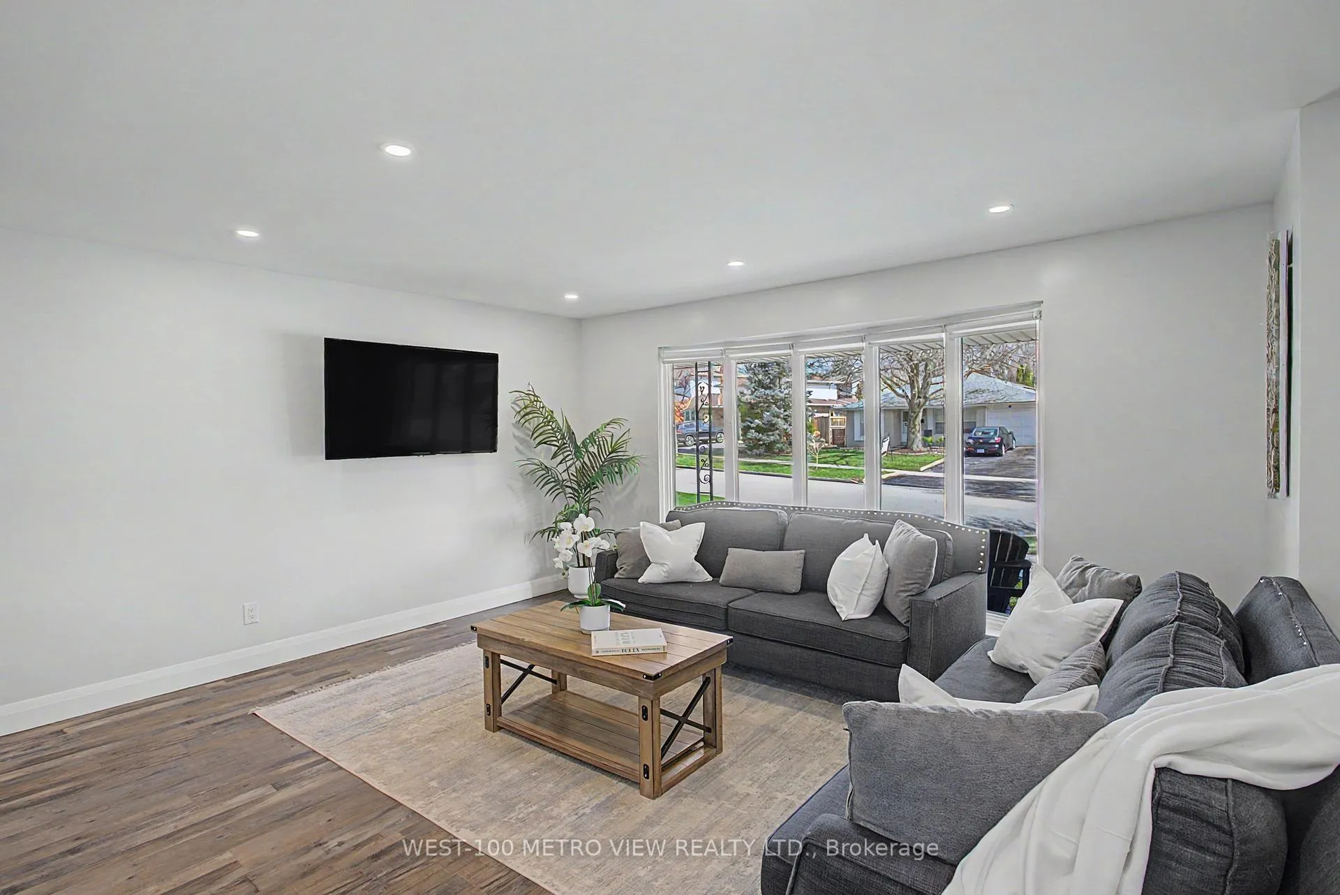 Photo 5 of 2144 Sandringham Drive, Burlington, Brant Hills — HOMEH