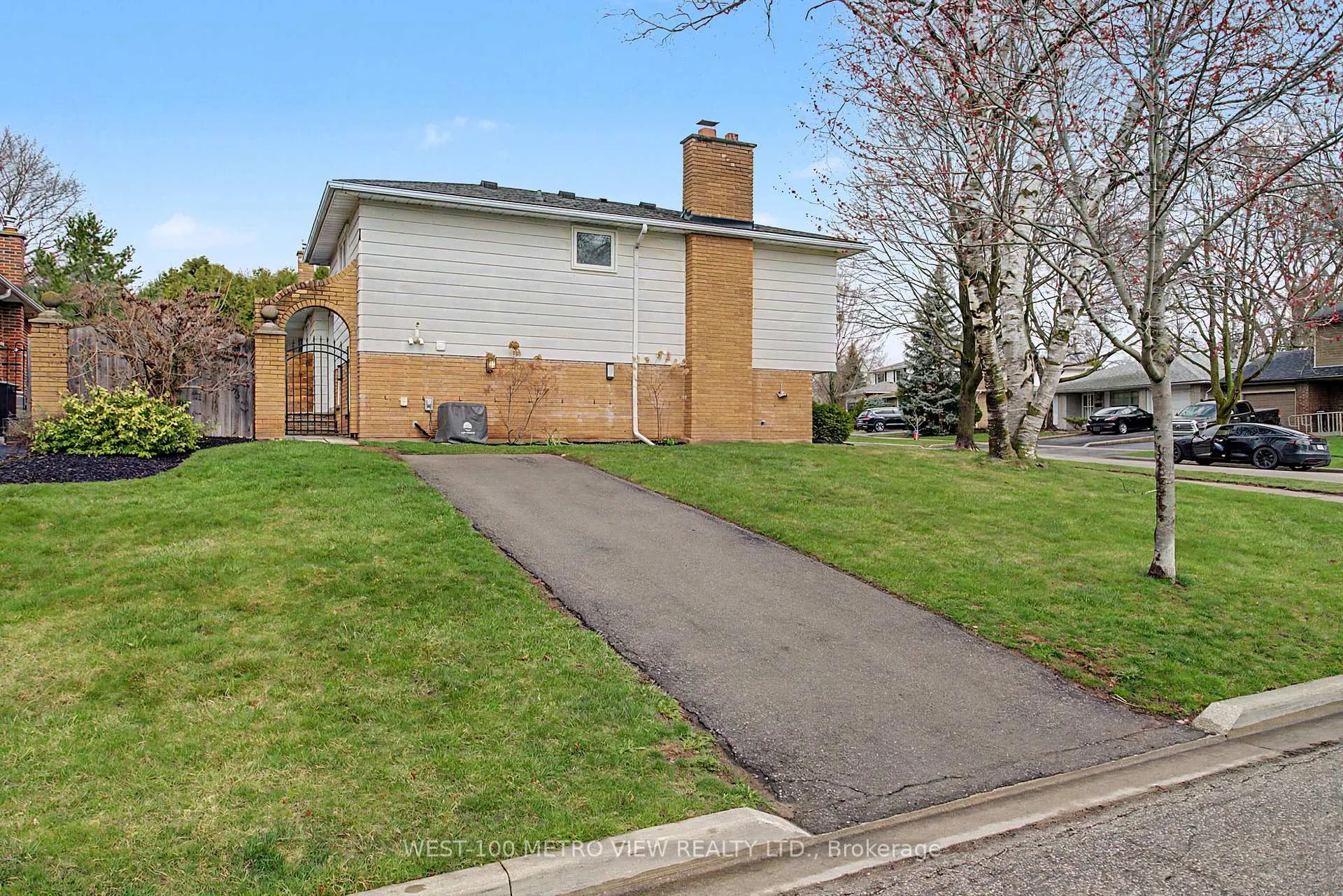 Photo 20 of 2144 Sandringham Drive, Burlington, Brant Hills — HOMEH
