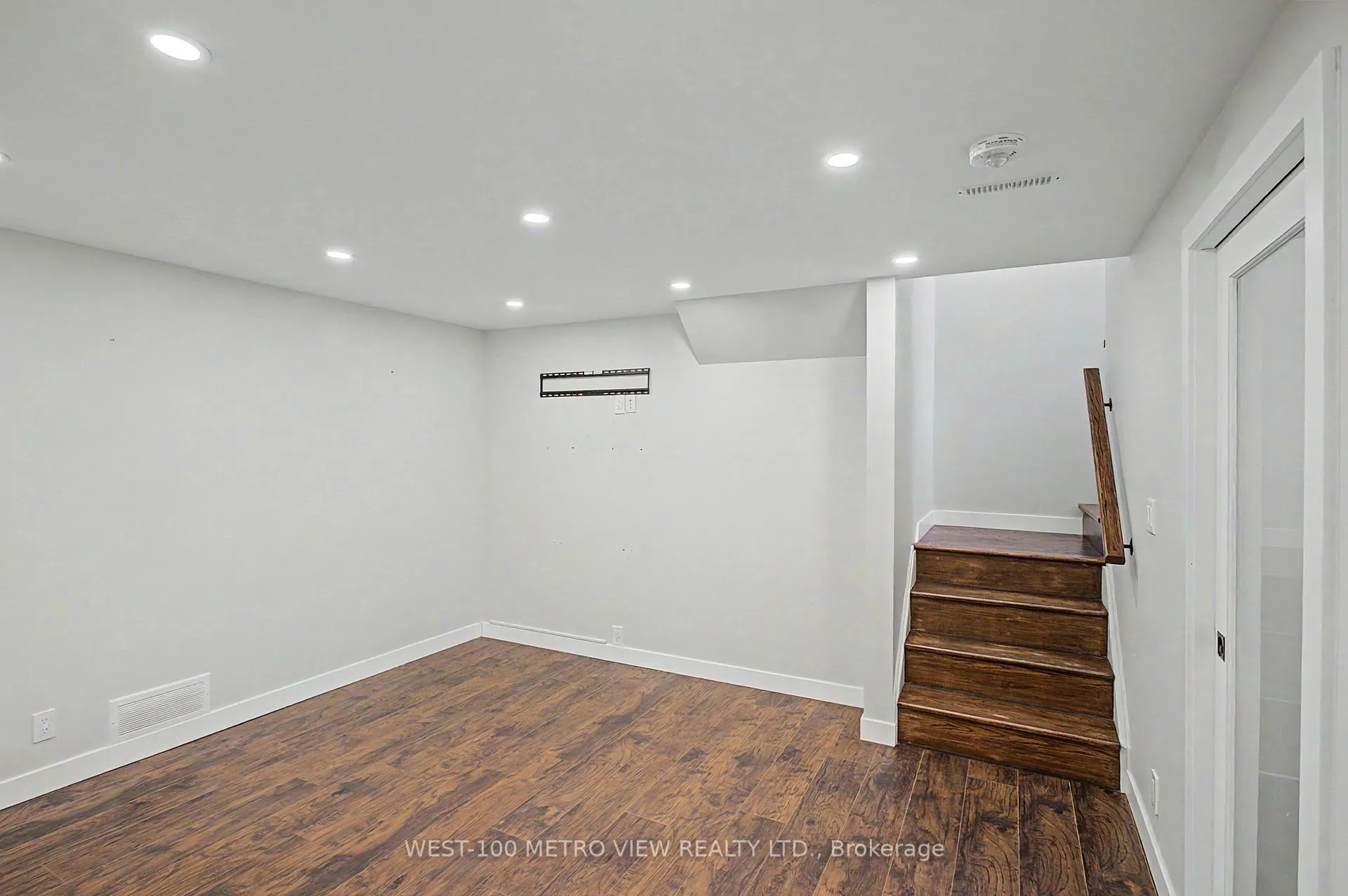 Photo 23 of 2144 Sandringham Drive, Burlington, Brant Hills — HOMEH