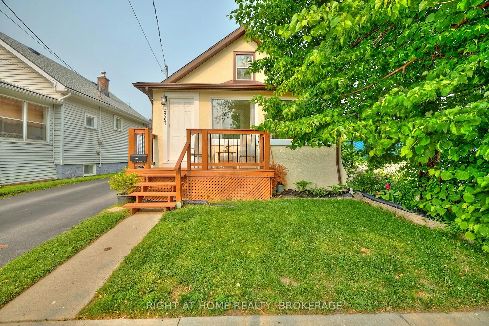 Photo 3 of 4367 Homewood Avenue, Niagara Falls, Downtown — HOMEH