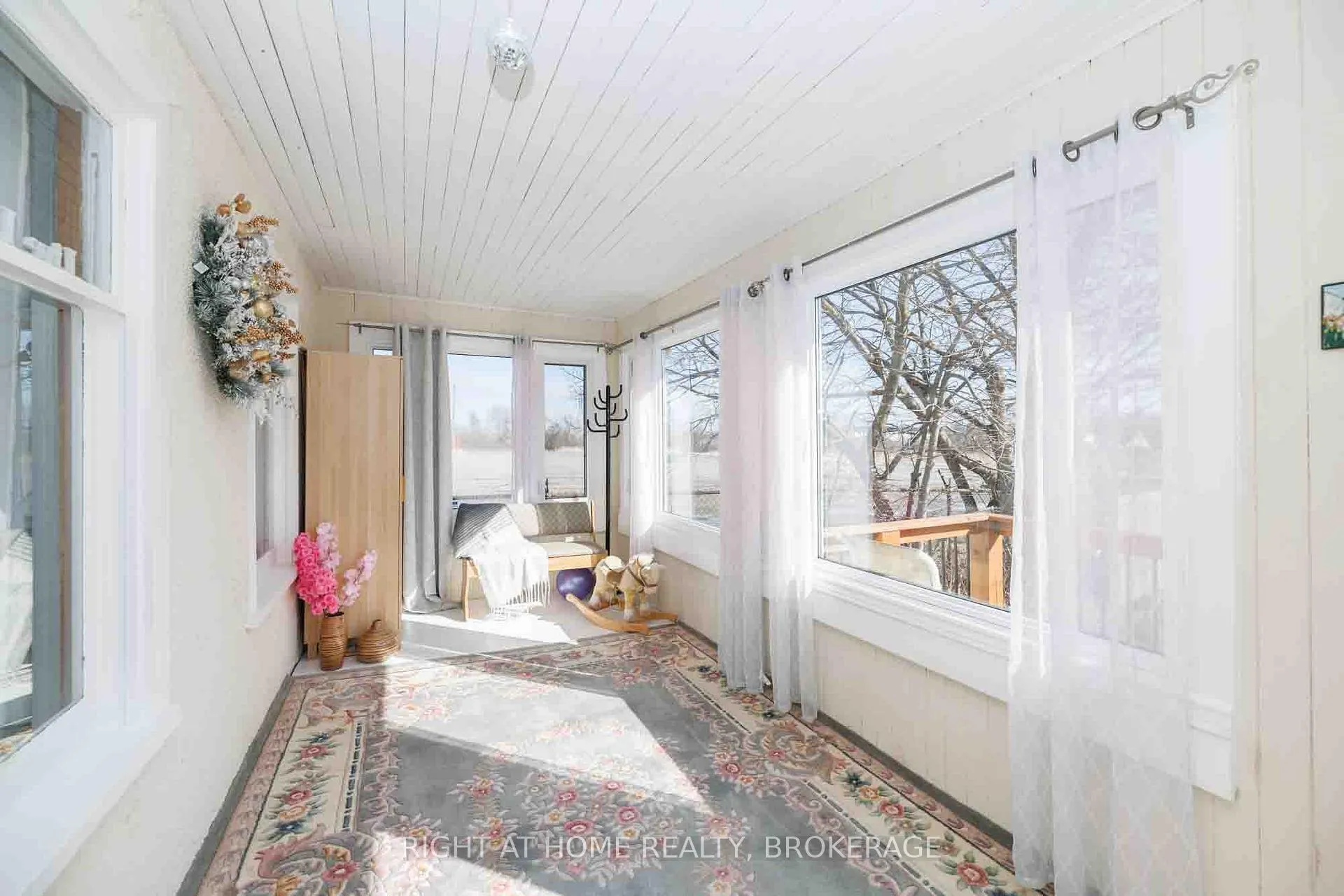 Photo 6 of 4367 Homewood Avenue, Niagara Falls, Downtown — HOMEH