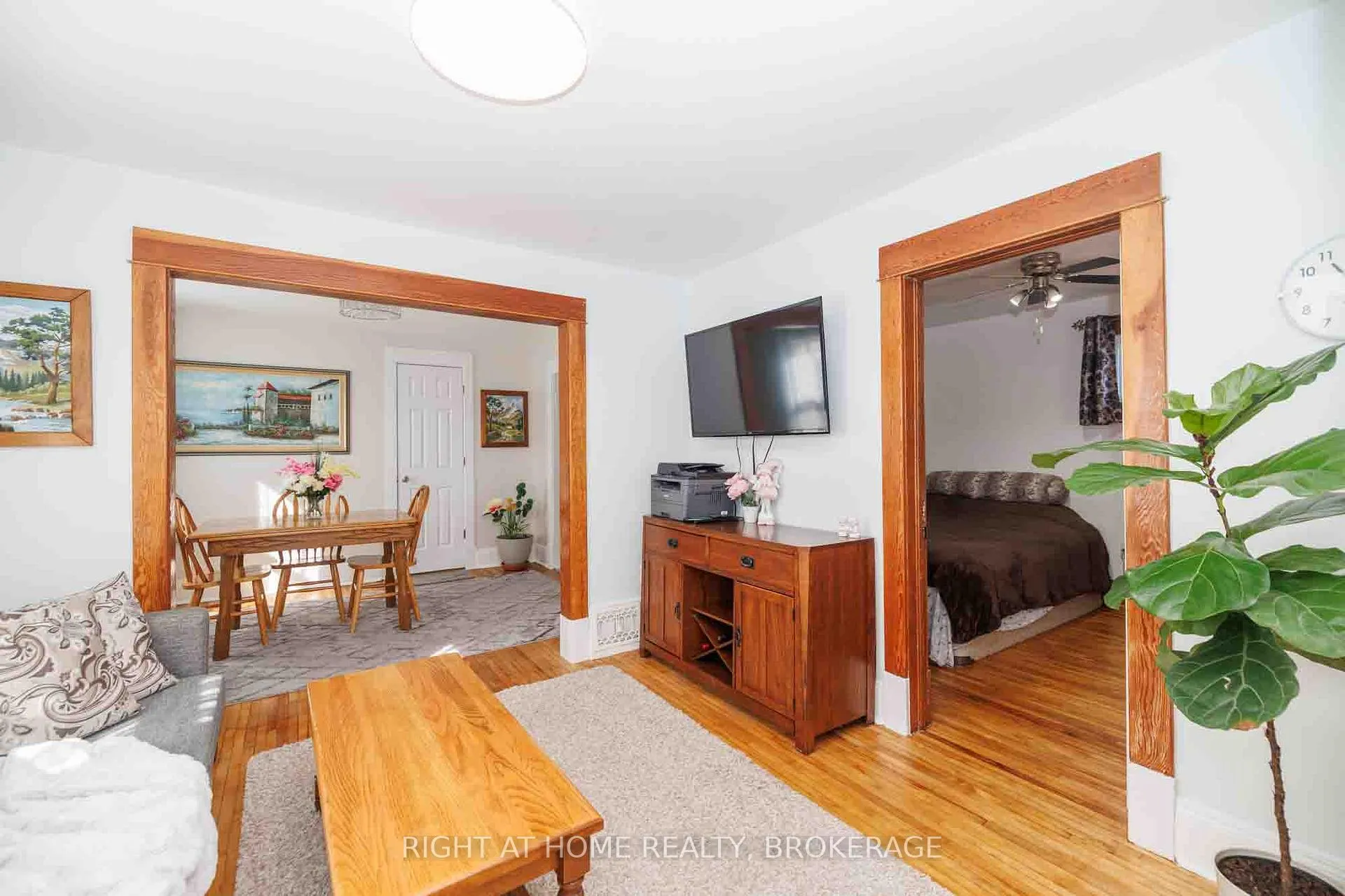 Photo 7 of 4367 Homewood Avenue, Niagara Falls, Downtown — HOMEH