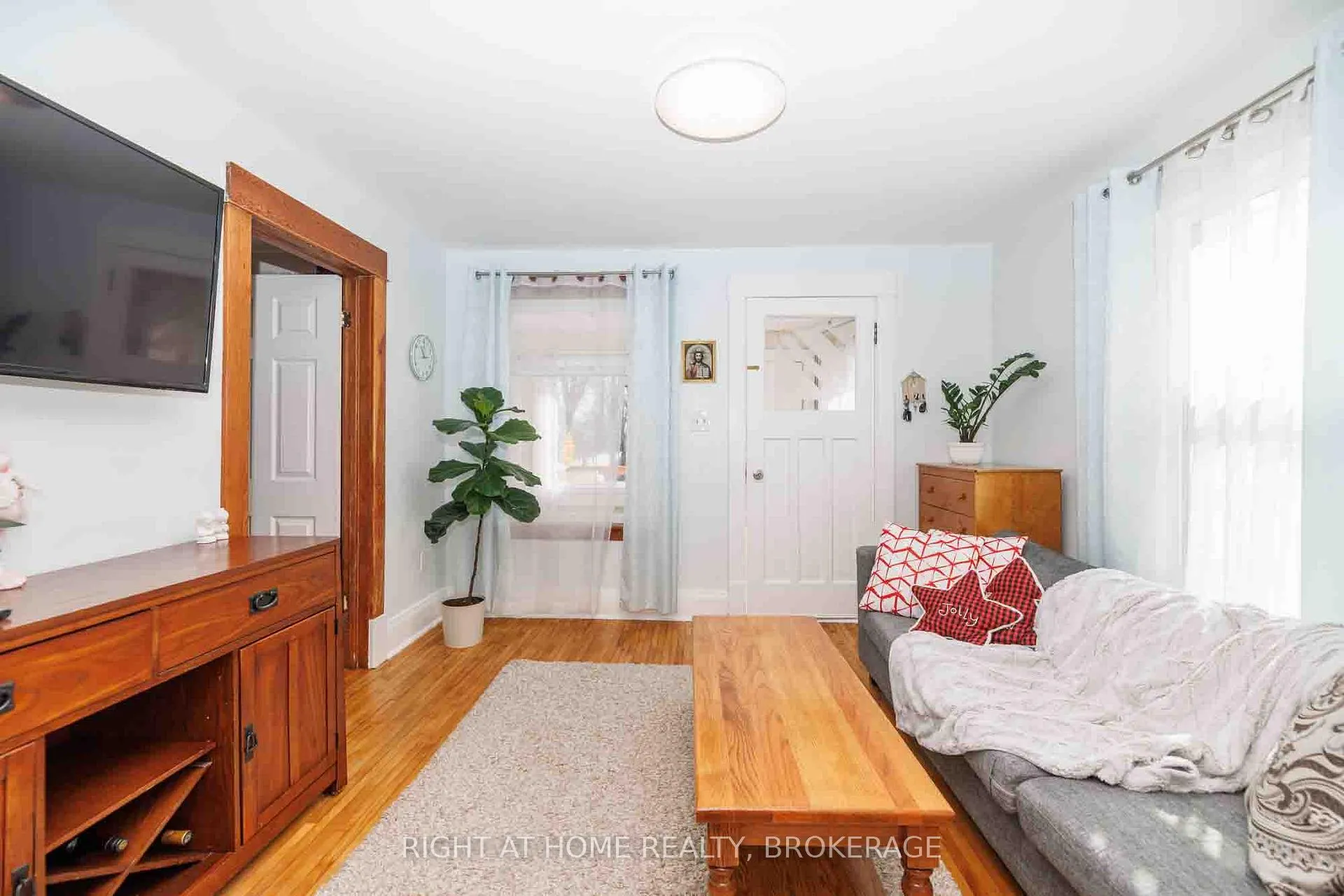 Photo 10 of 4367 Homewood Avenue, Niagara Falls, Downtown — HOMEH