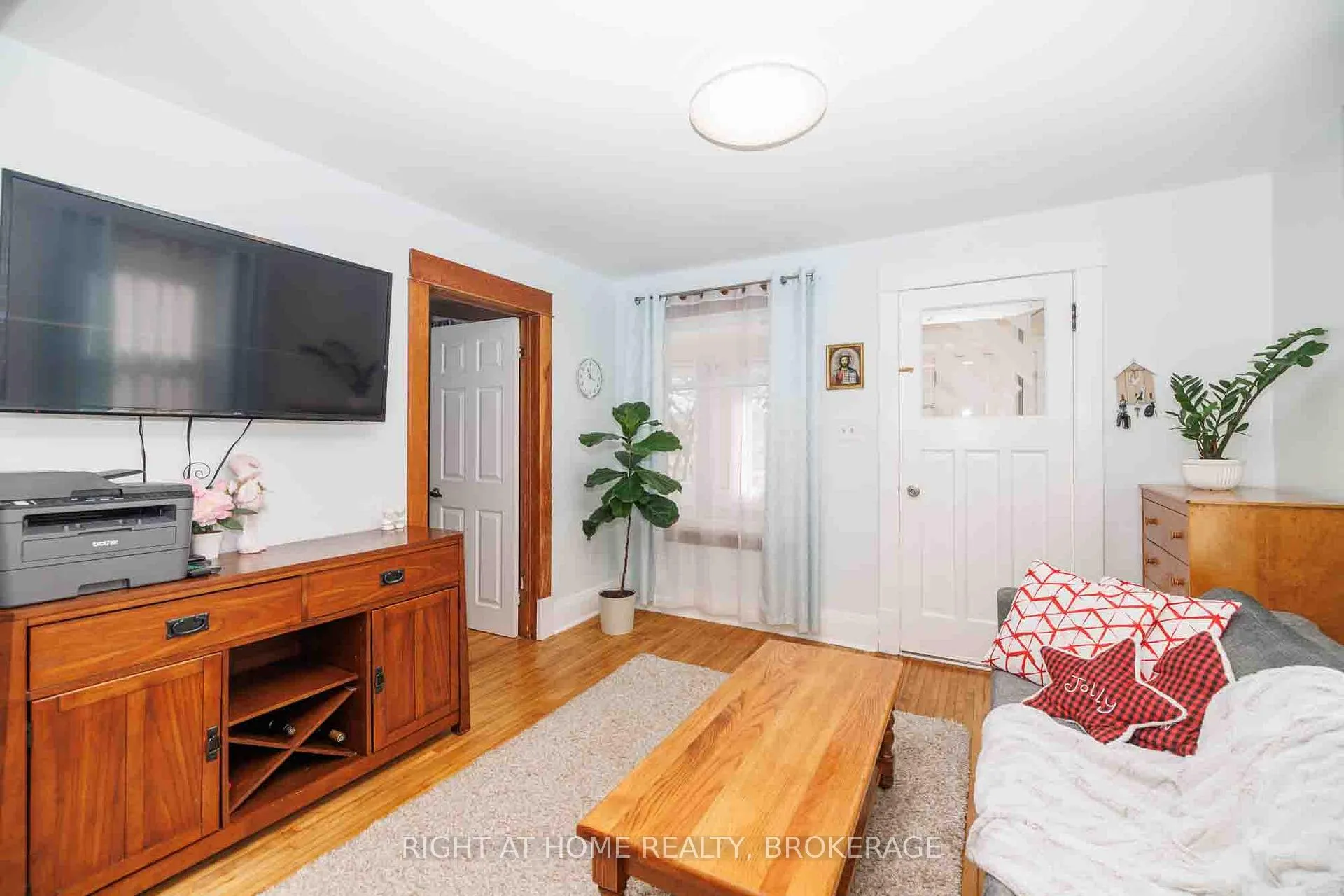 Photo 11 of 4367 Homewood Avenue, Niagara Falls, Downtown — HOMEH