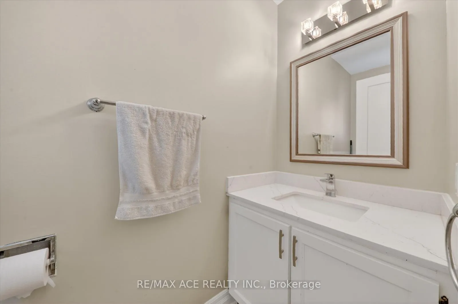 Photo 7 of 23 Chalmers Crescent, Ajax, Central — HOMEH