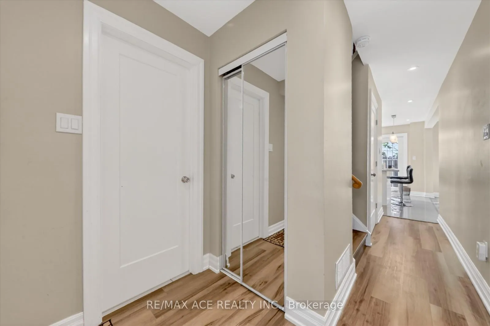 Photo 8 of 23 Chalmers Crescent, Ajax, Central — HOMEH