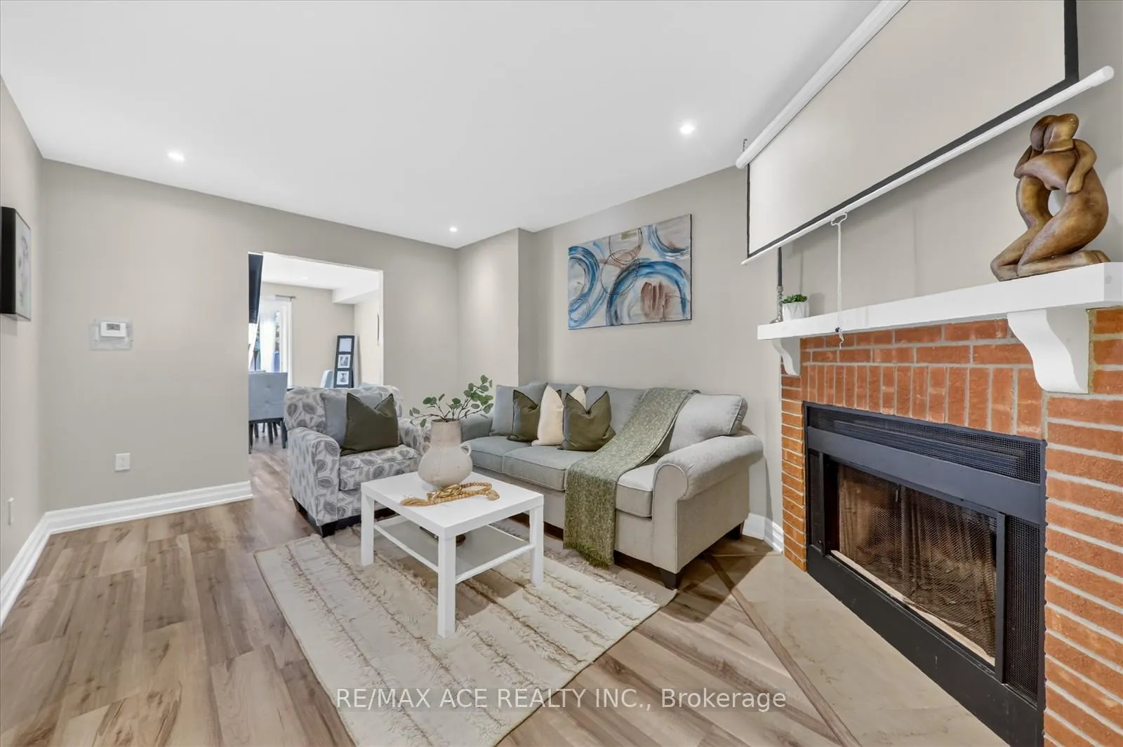 Photo 10 of 23 Chalmers Crescent, Ajax, Central — HOMEH