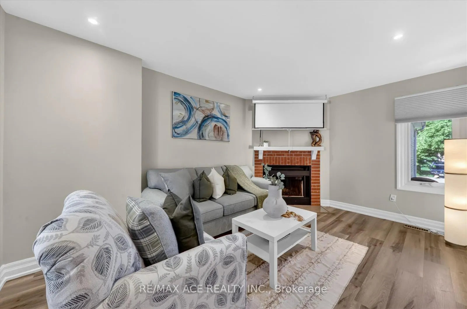 Photo 12 of 23 Chalmers Crescent, Ajax, Central — HOMEH