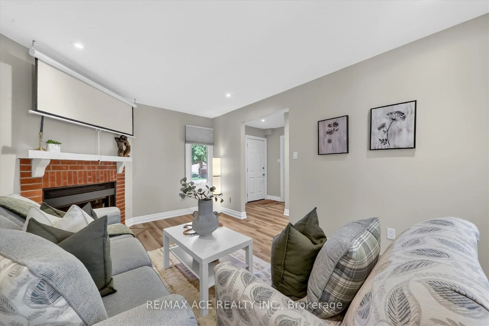 Photo 13 of 23 Chalmers Crescent, Ajax, Central — HOMEH