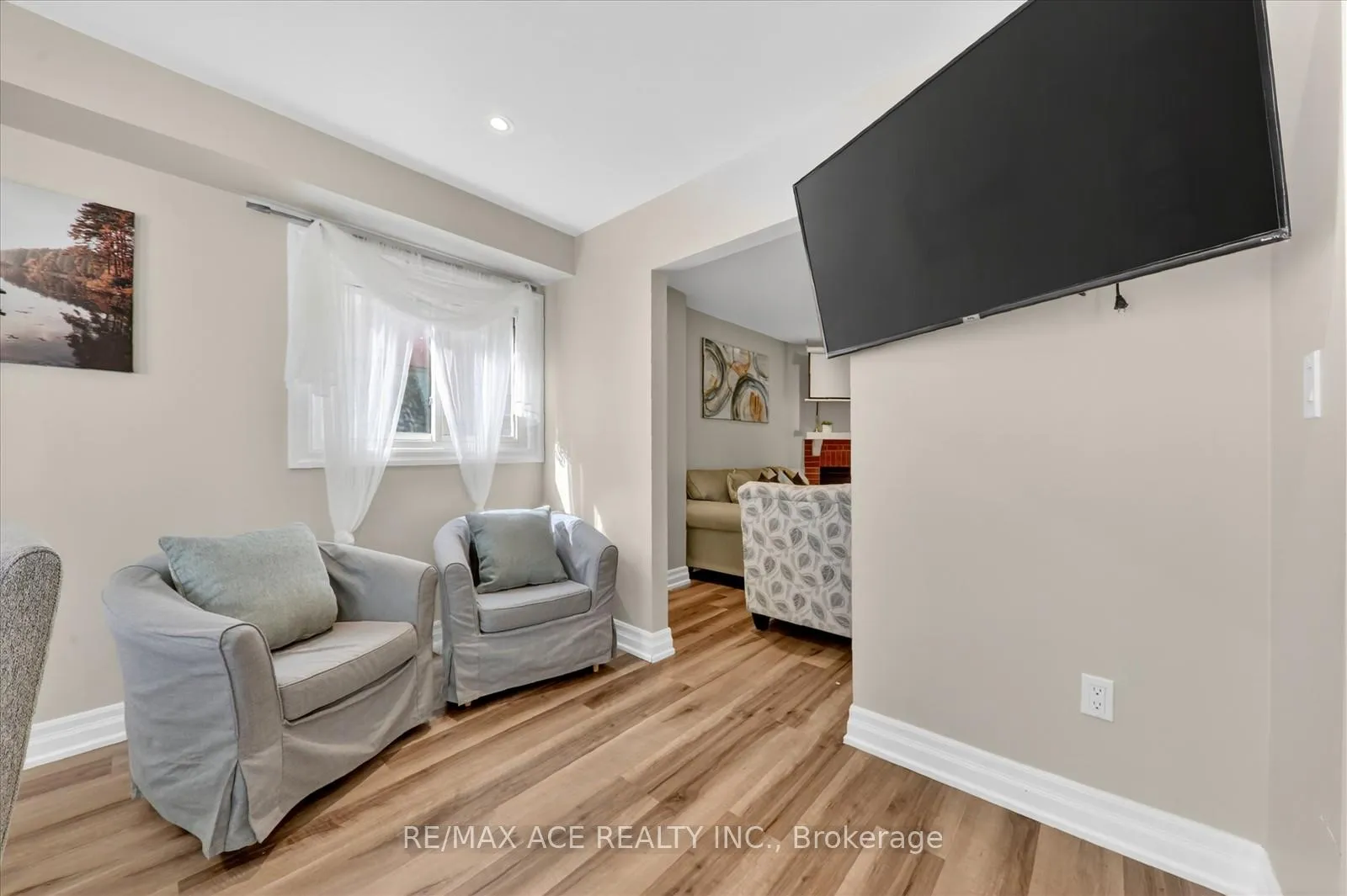 Photo 15 of 23 Chalmers Crescent, Ajax, Central — HOMEH