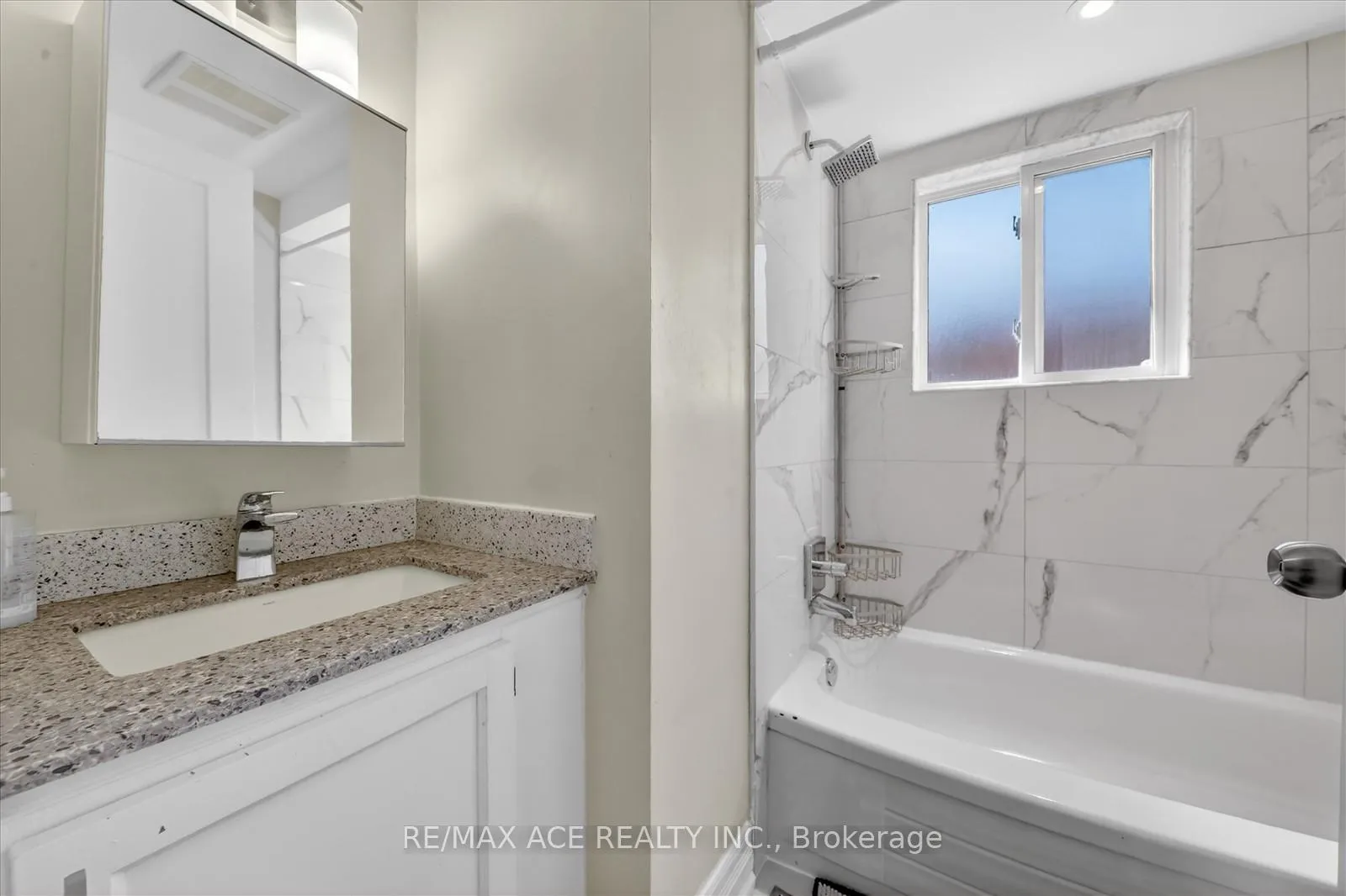 Photo 22 of 23 Chalmers Crescent, Ajax, Central — HOMEH