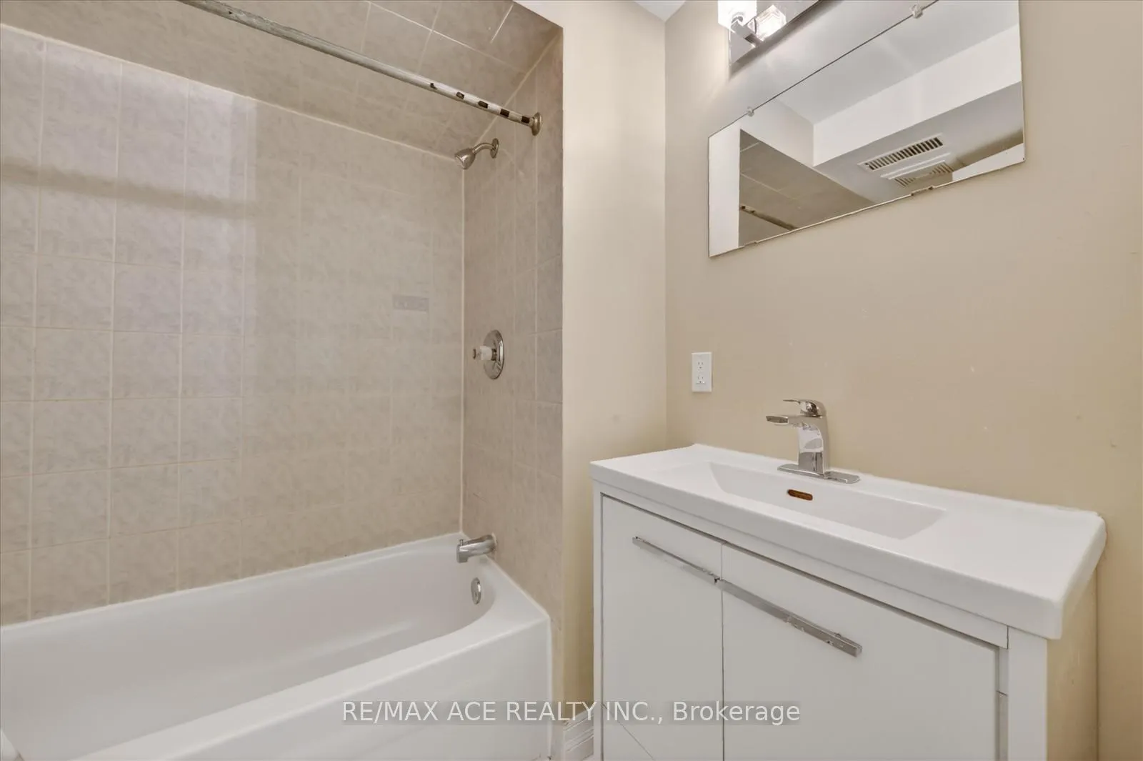 Photo 31 of 23 Chalmers Crescent, Ajax, Central — HOMEH
