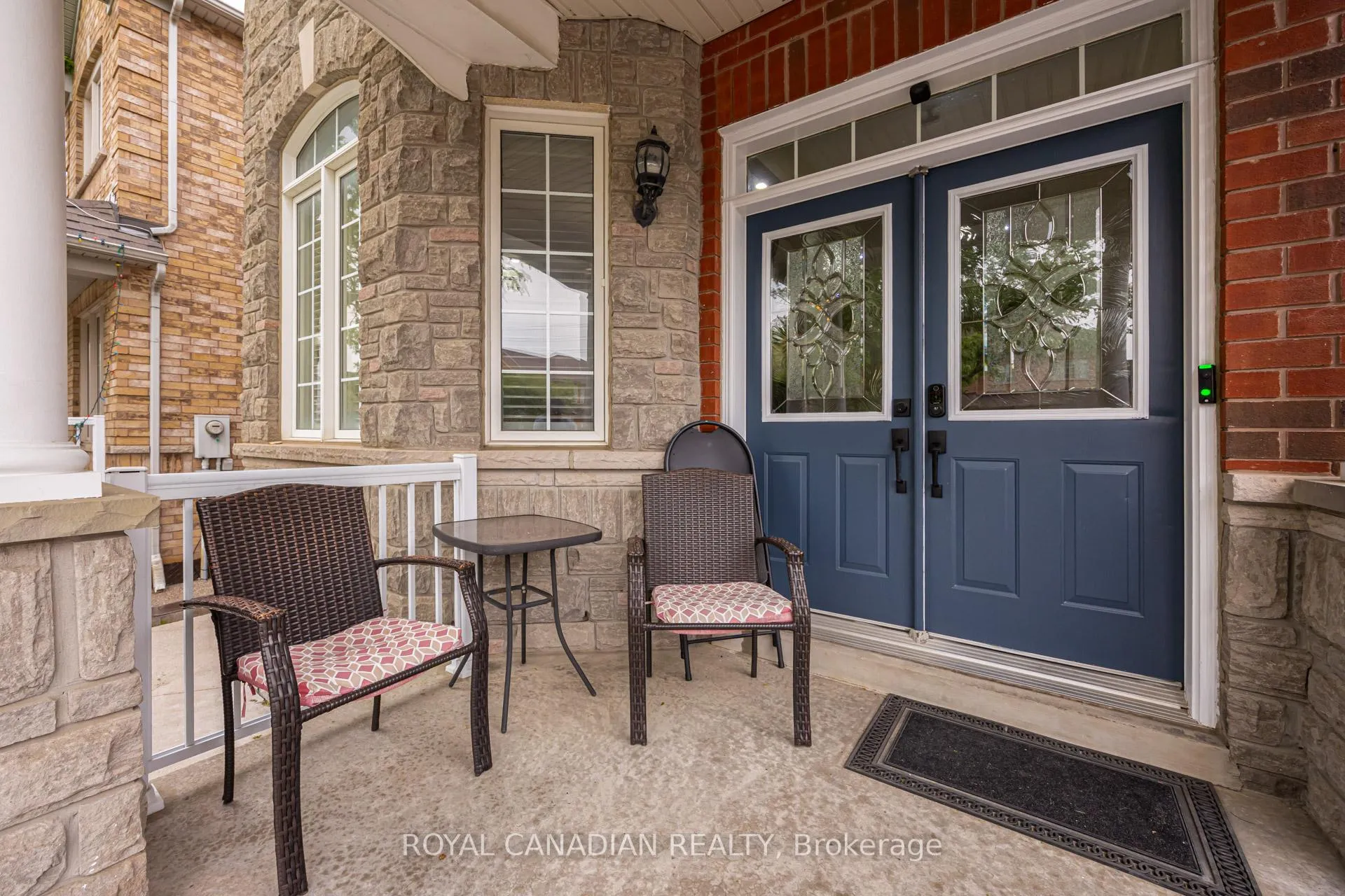 Photo 3 of 43 Bluffwood Crescent, Brampton, Bram East — HOMEH