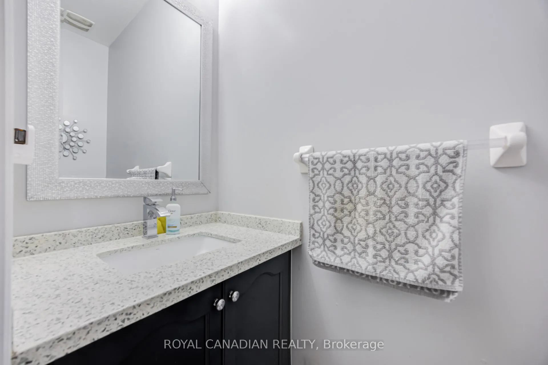 Photo 10 of 43 Bluffwood Crescent, Brampton, Bram East — HOMEH