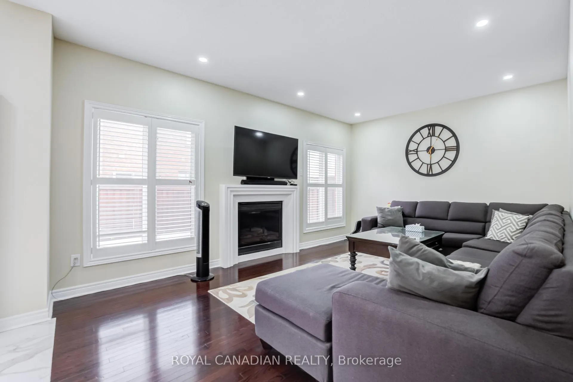 Photo 11 of 43 Bluffwood Crescent, Brampton, Bram East — HOMEH