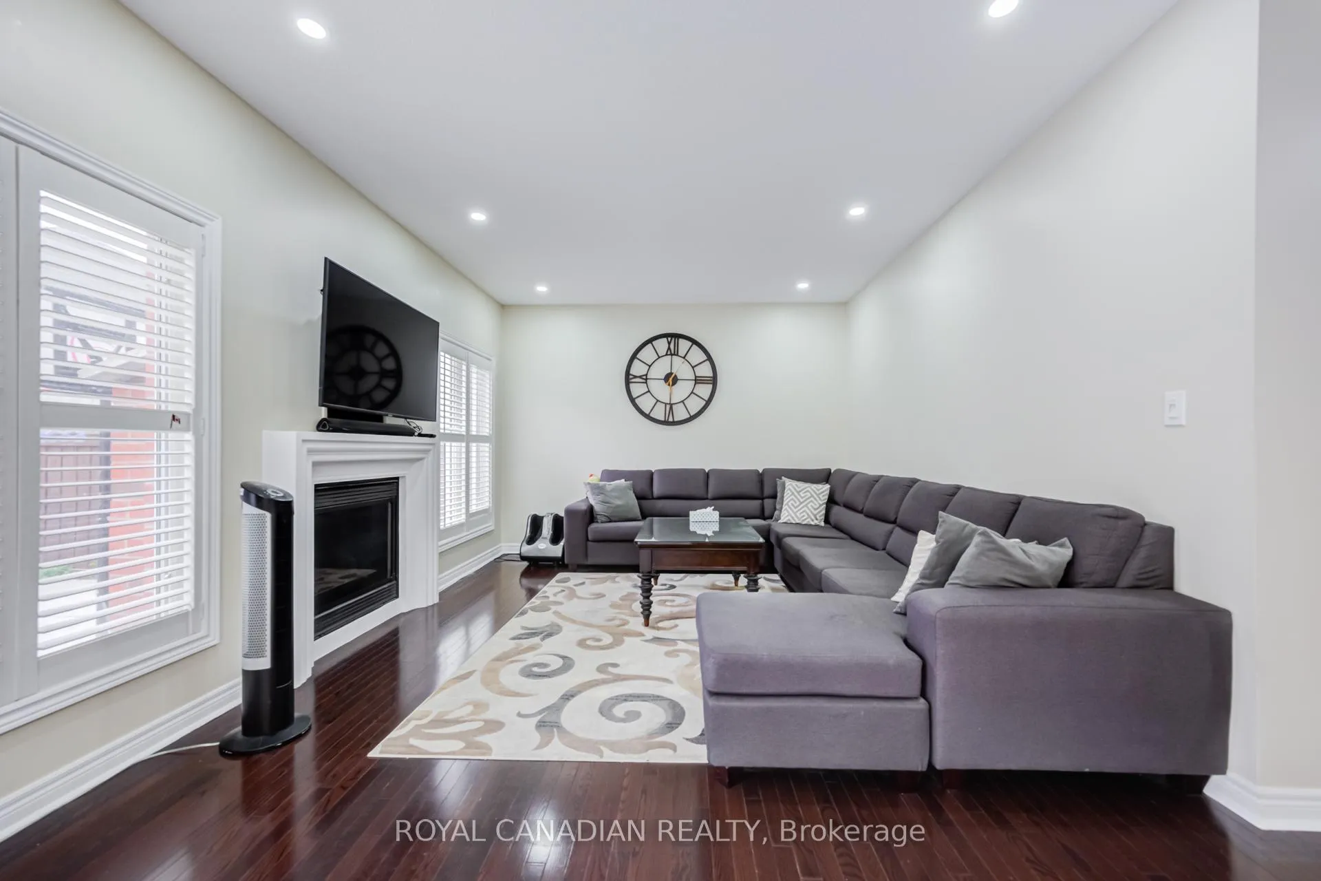 Photo 12 of 43 Bluffwood Crescent, Brampton, Bram East — HOMEH