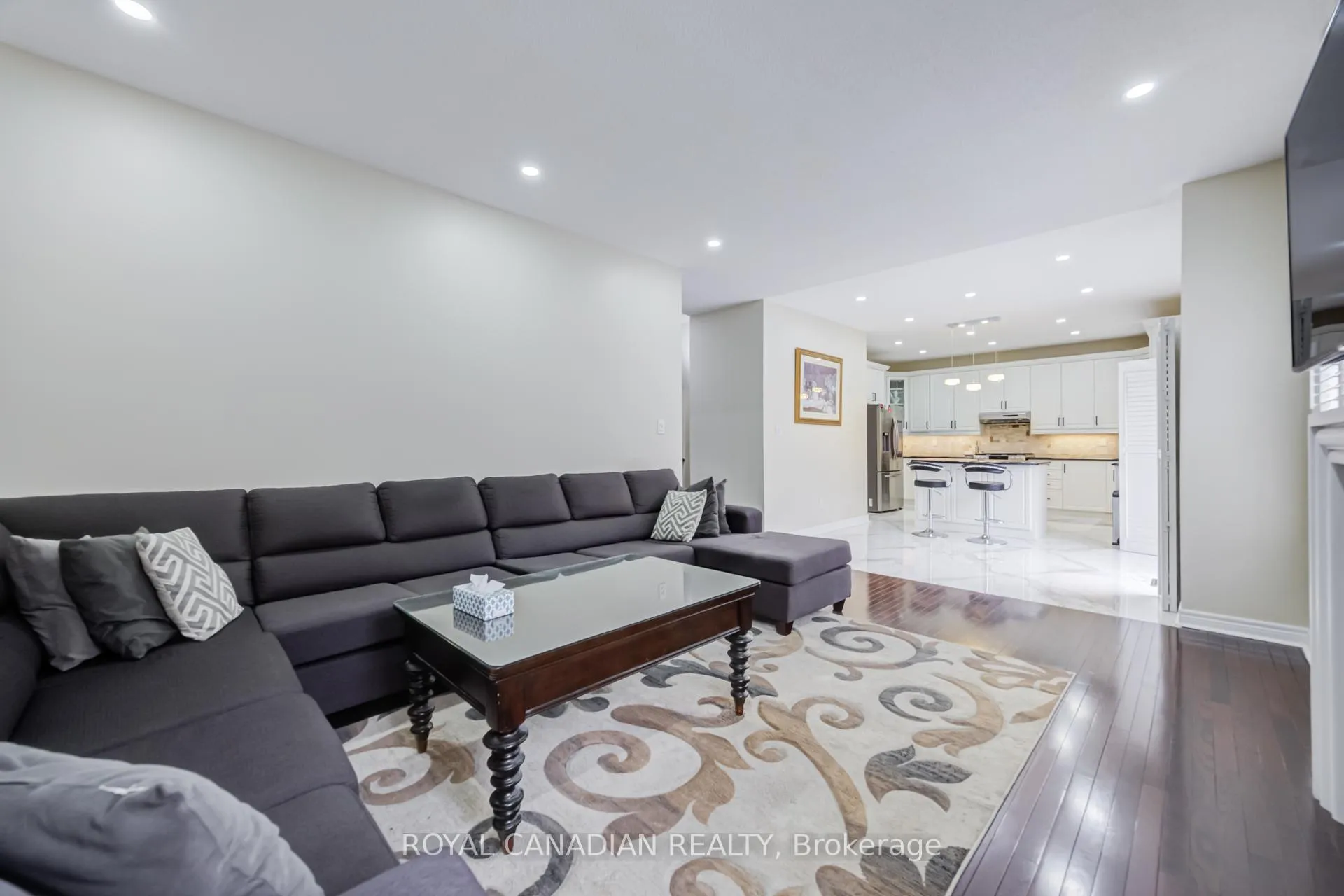 Photo 13 of 43 Bluffwood Crescent, Brampton, Bram East — HOMEH