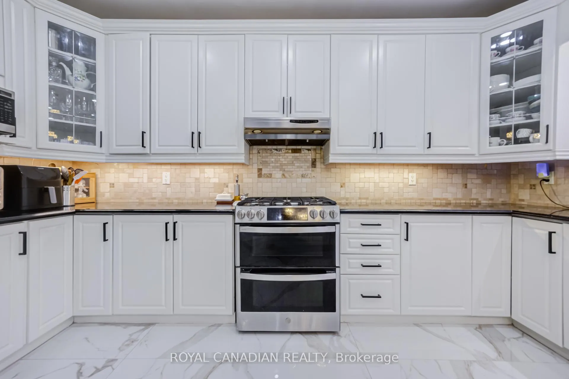 Photo 16 of 43 Bluffwood Crescent, Brampton, Bram East — HOMEH