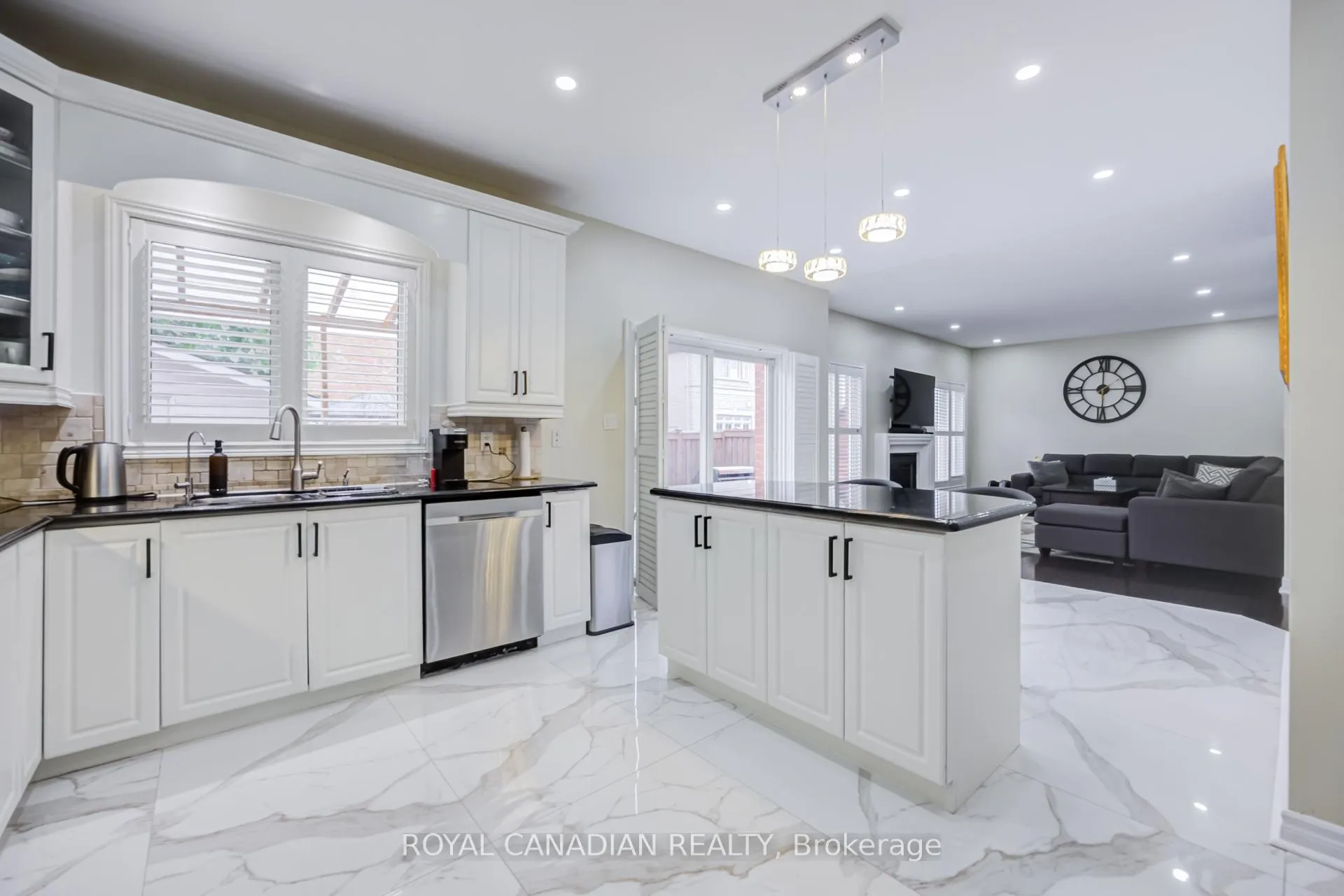 Photo 17 of 43 Bluffwood Crescent, Brampton, Bram East — HOMEH