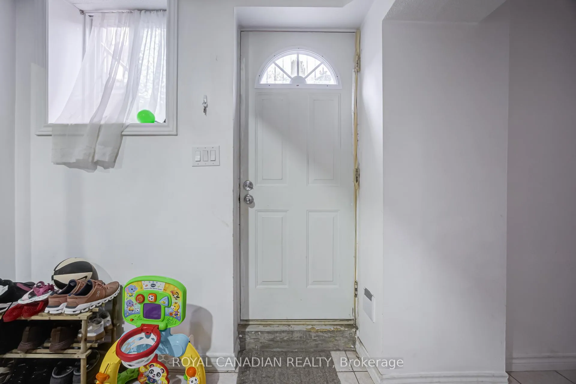 Photo 36 of 43 Bluffwood Crescent, Brampton, Bram East — HOMEH
