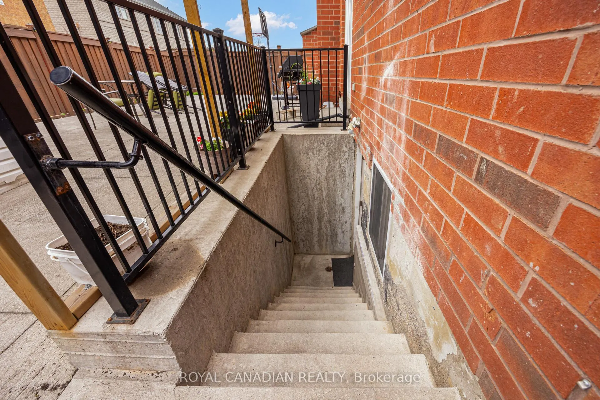 Photo 45 of 43 Bluffwood Crescent, Brampton, Bram East — HOMEH