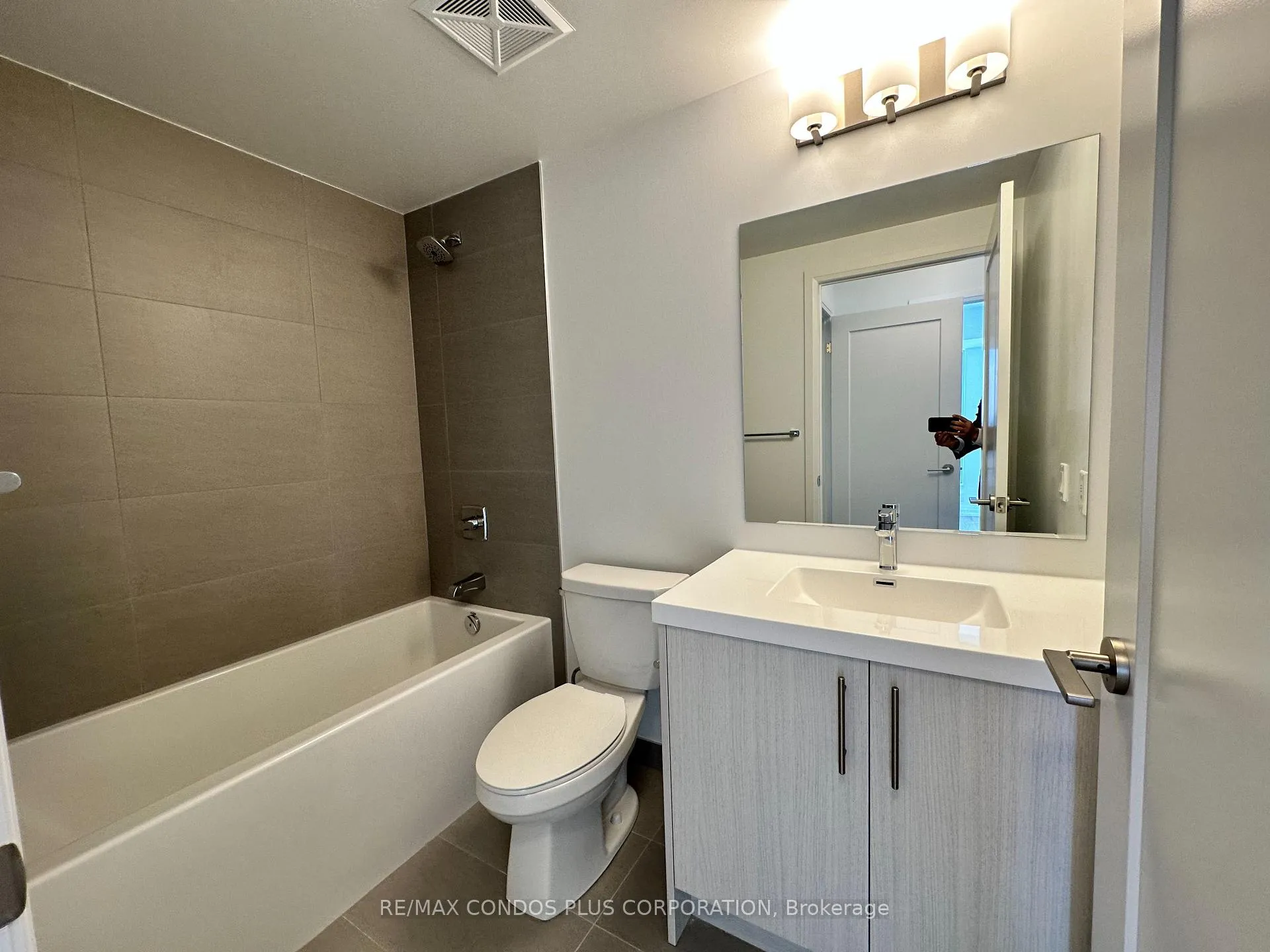 Photo 13 of Unit 2211, 286 Main Street, Toronto, East End-Danforth — HOMEH