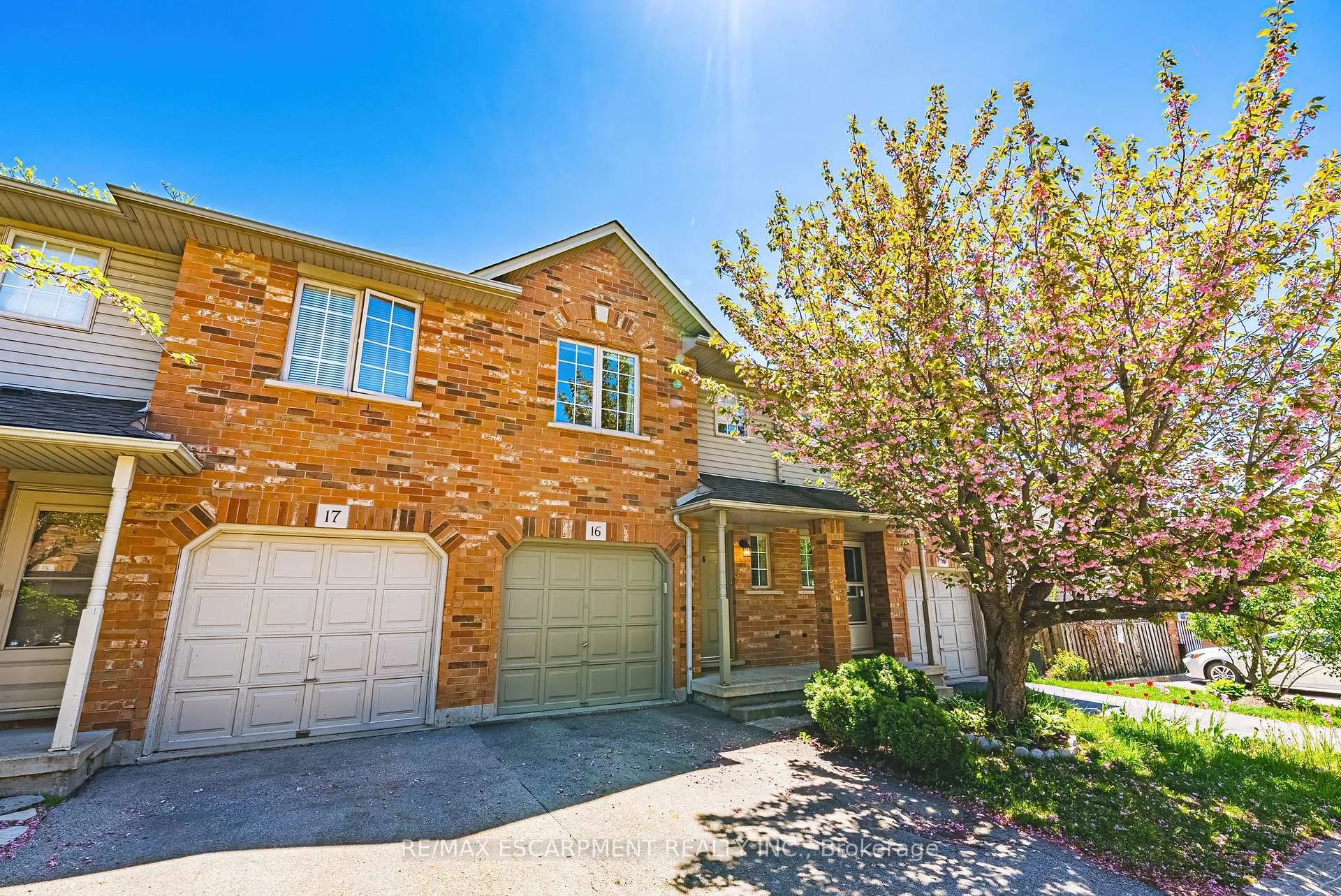 Photo 2 of Unit 16, 1000 Upper Paradise Road, Hamilton, Gurnett — HOMEH